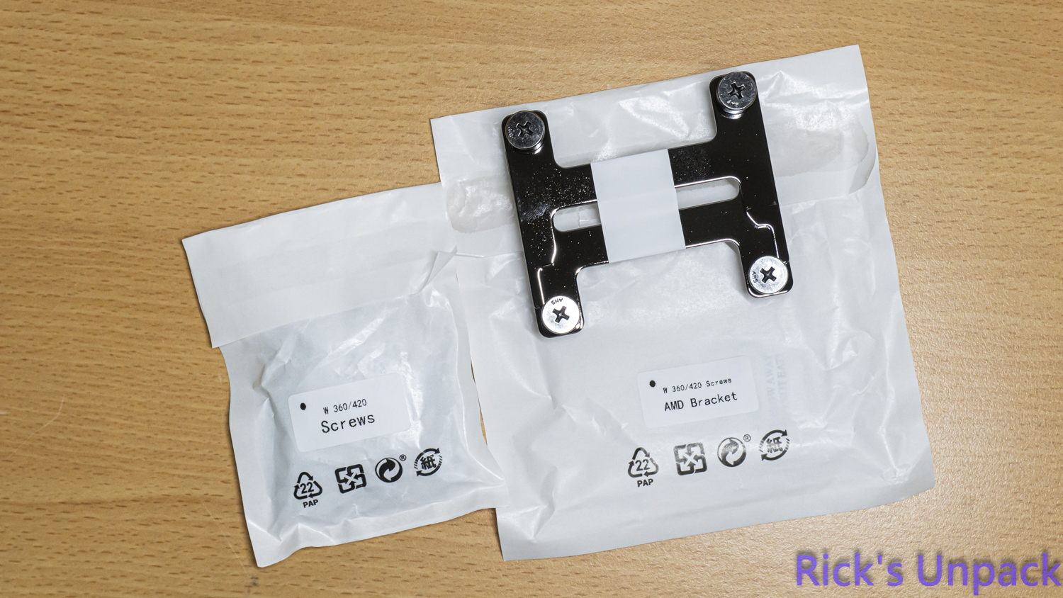 【開箱】泰坦潔白水冷 | CORSAIR iCUE LiNK TITAN 360 RX RGB WHITE6593|小老婆汽機車資訊網