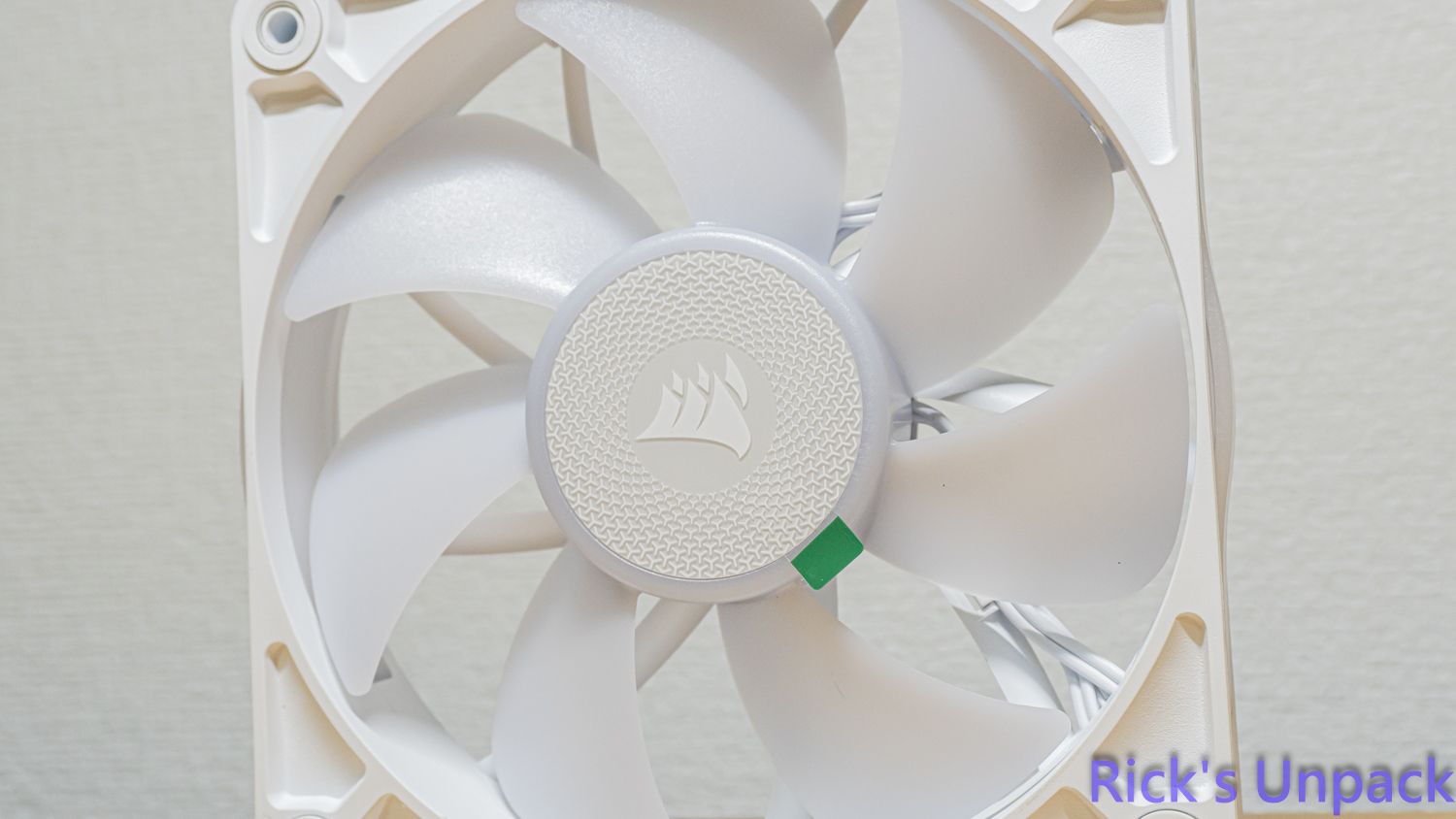 【開箱】泰坦潔白水冷 | CORSAIR iCUE LiNK TITAN 360 RX RGB WHITE9938|小老婆汽機車資訊網