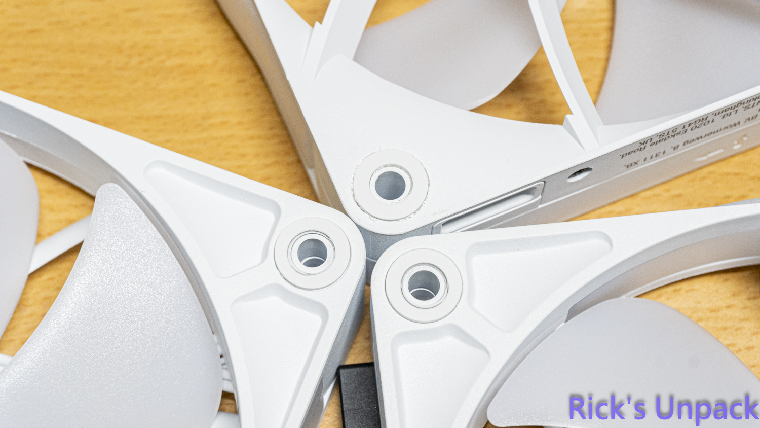 【開箱】泰坦潔白水冷 | CORSAIR iCUE LiNK TITAN 360 RX RGB WHITE1566|小老婆汽機車資訊網