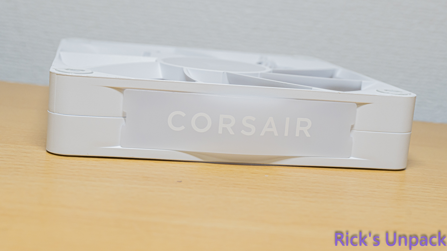 【開箱】泰坦潔白水冷 | CORSAIR iCUE LiNK TITAN 360 RX RGB WHITE2553|小老婆汽機車資訊網