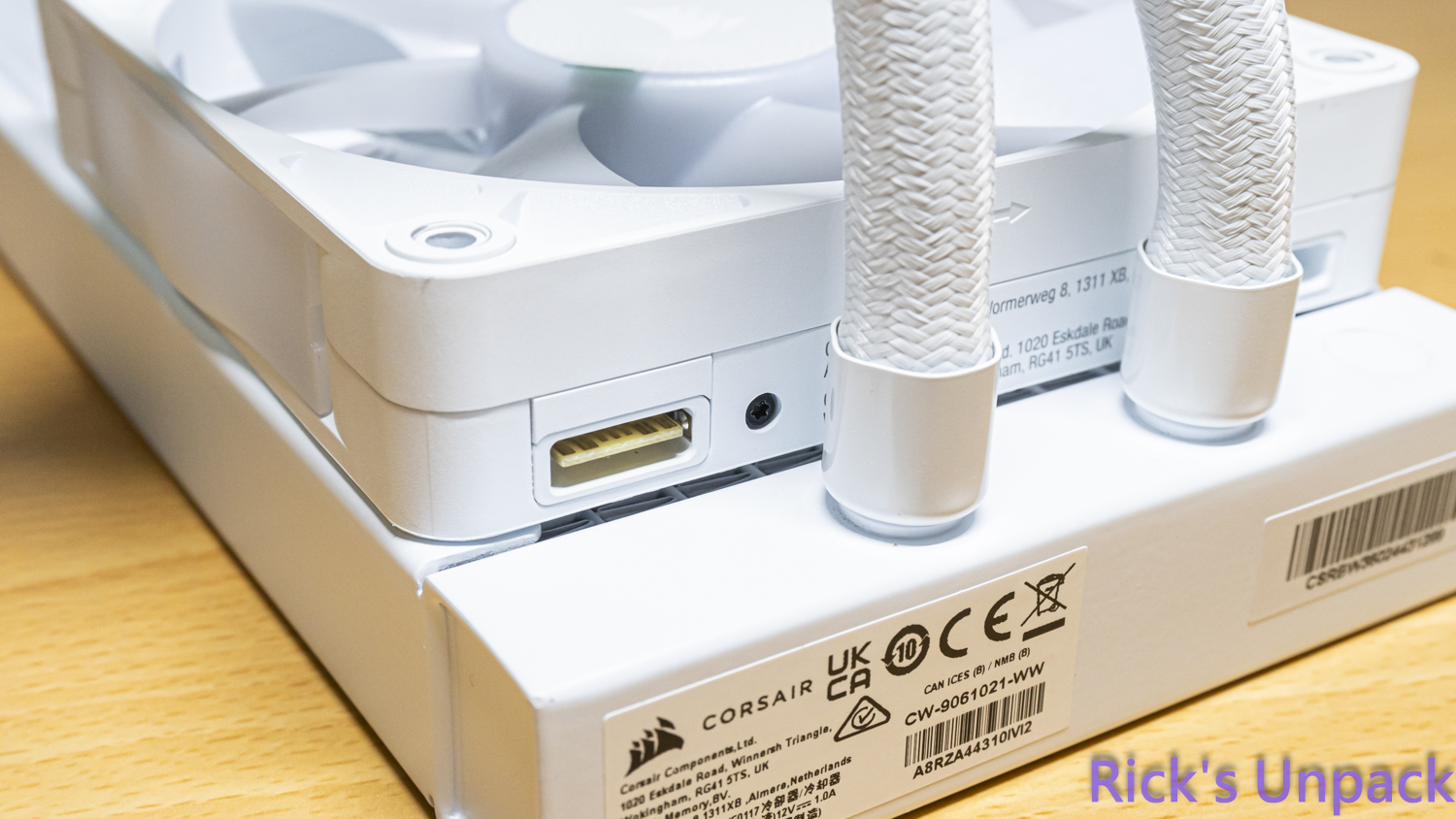 【開箱】泰坦潔白水冷 | CORSAIR iCUE LiNK TITAN 360 RX RGB WHITE4656|小老婆汽機車資訊網
