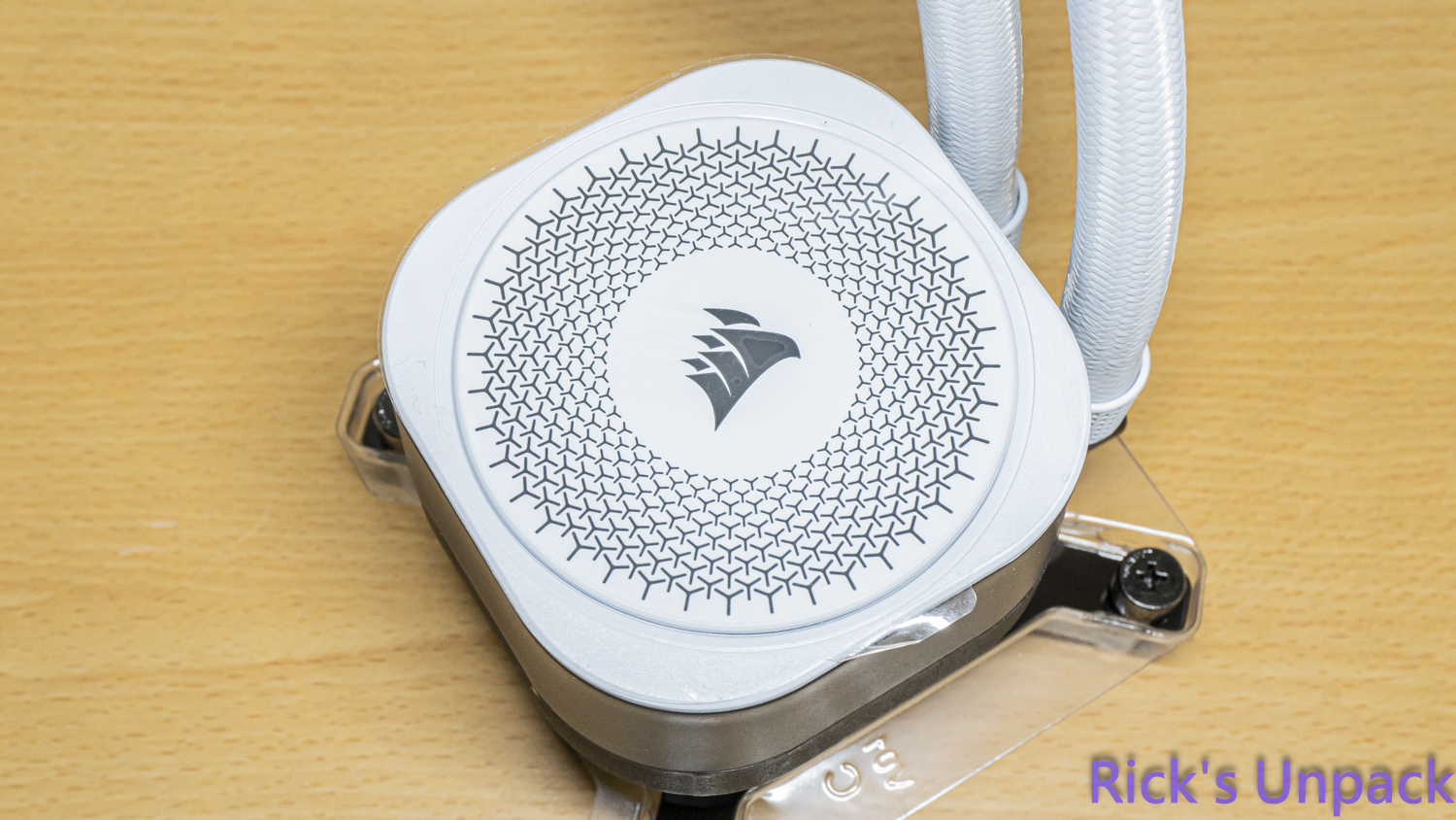 【開箱】泰坦潔白水冷 | CORSAIR iCUE LiNK TITAN 360 RX RGB WHITE2066|小老婆汽機車資訊網