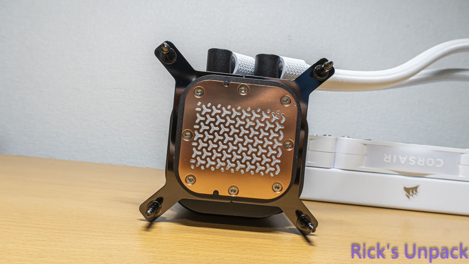 【開箱】泰坦潔白水冷 | CORSAIR iCUE LiNK TITAN 360 RX RGB WHITE3004|小老婆汽機車資訊網