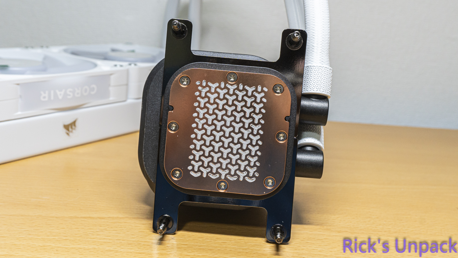 【開箱】泰坦潔白水冷 | CORSAIR iCUE LiNK TITAN 360 RX RGB WHITE5828|小老婆汽機車資訊網