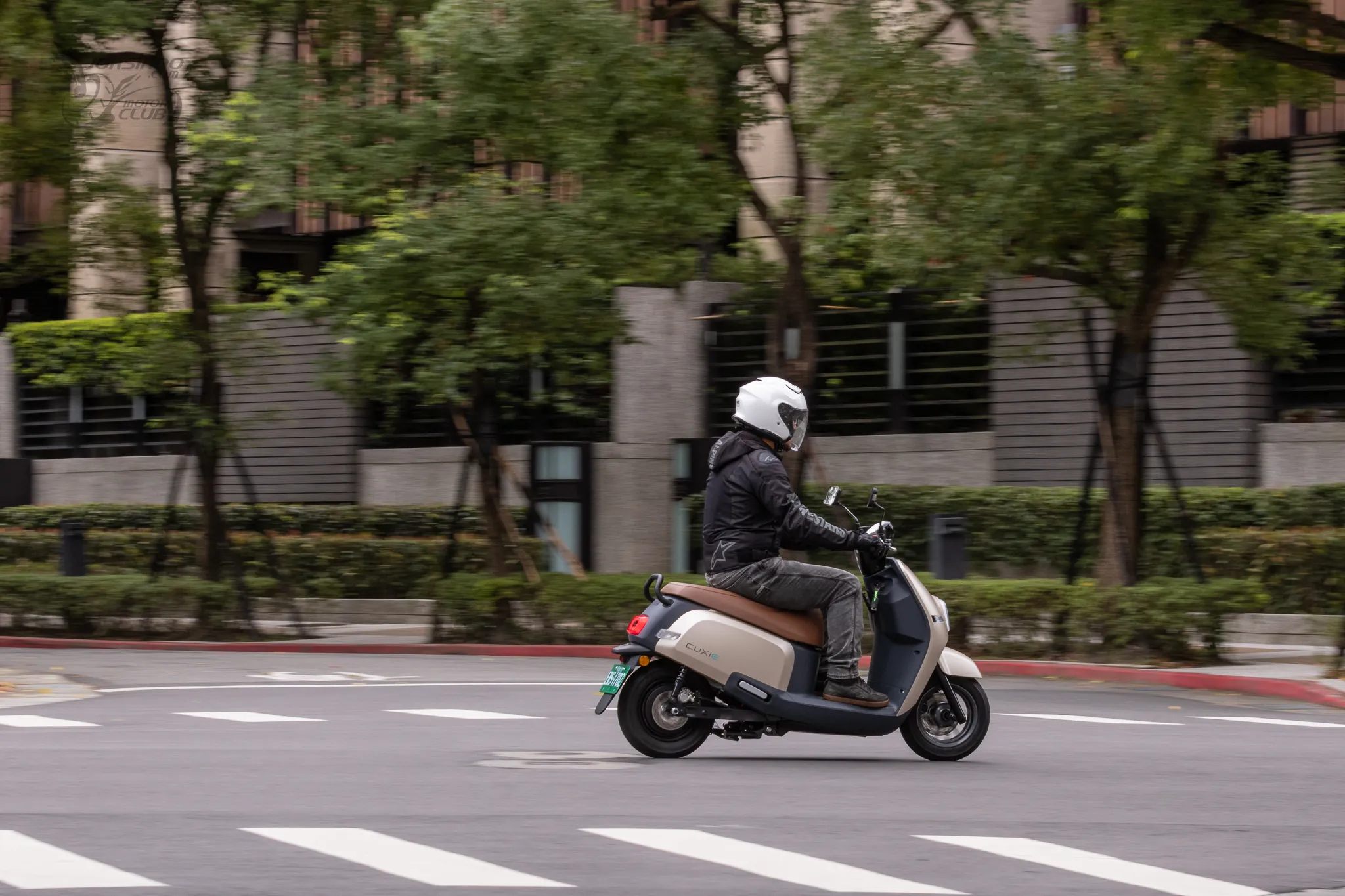 [深度測試] YAMAHA CUXiE經典重生！續航、騎乘感、通勤實測一次看5529|小老婆汽機車資訊網