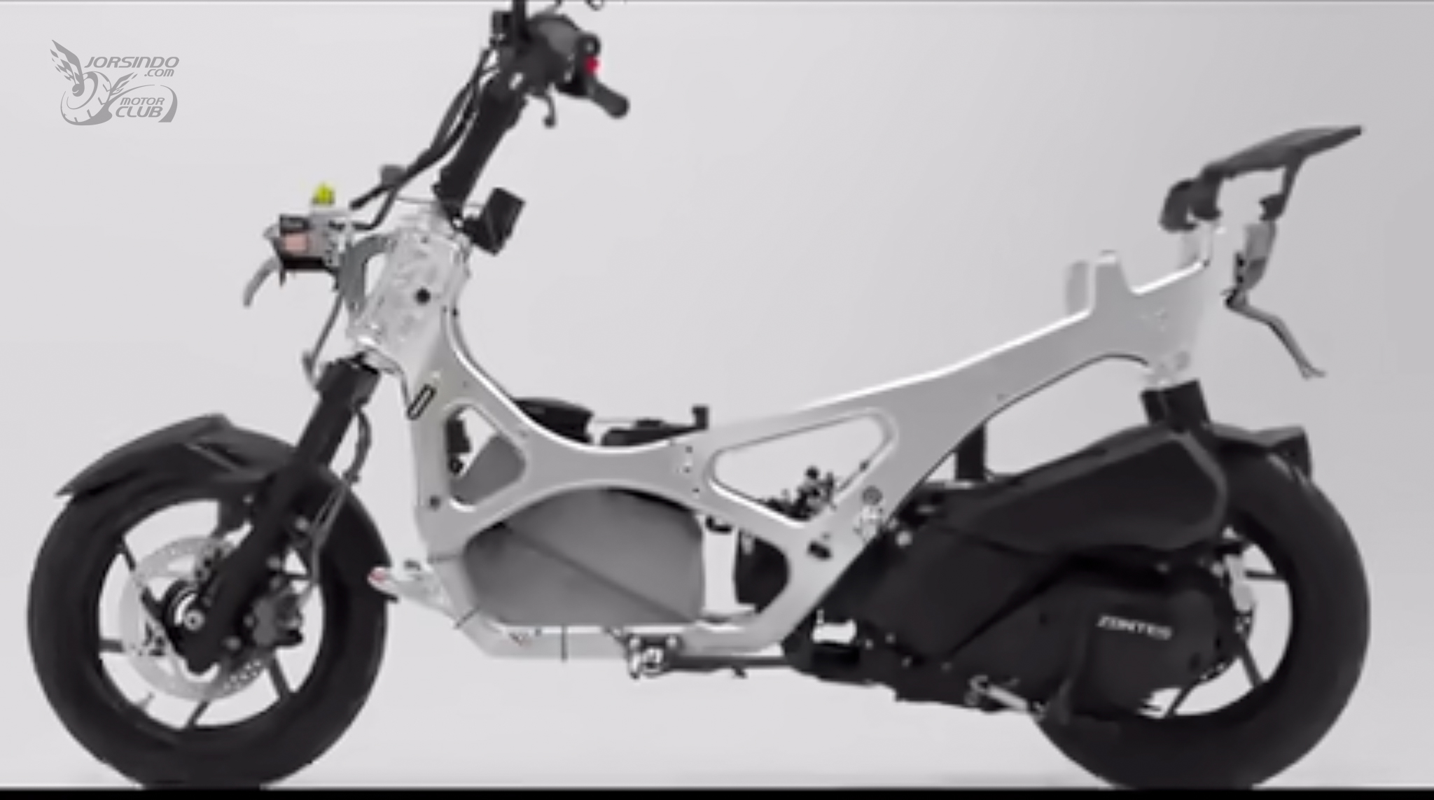 首台鋁合金車架150水冷速克達！極速可達120km/h！Zontes 150X8860|小老婆汽機車資訊網