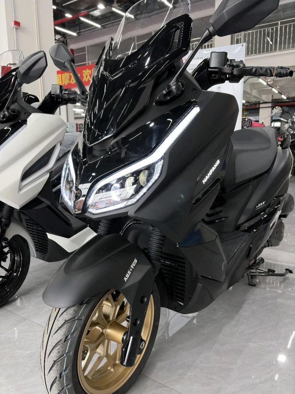 [大陆车讯]12,580元！带你看飞鲨150实车，700km续航+自动风挡...4932|小老婆汽機車資訊網