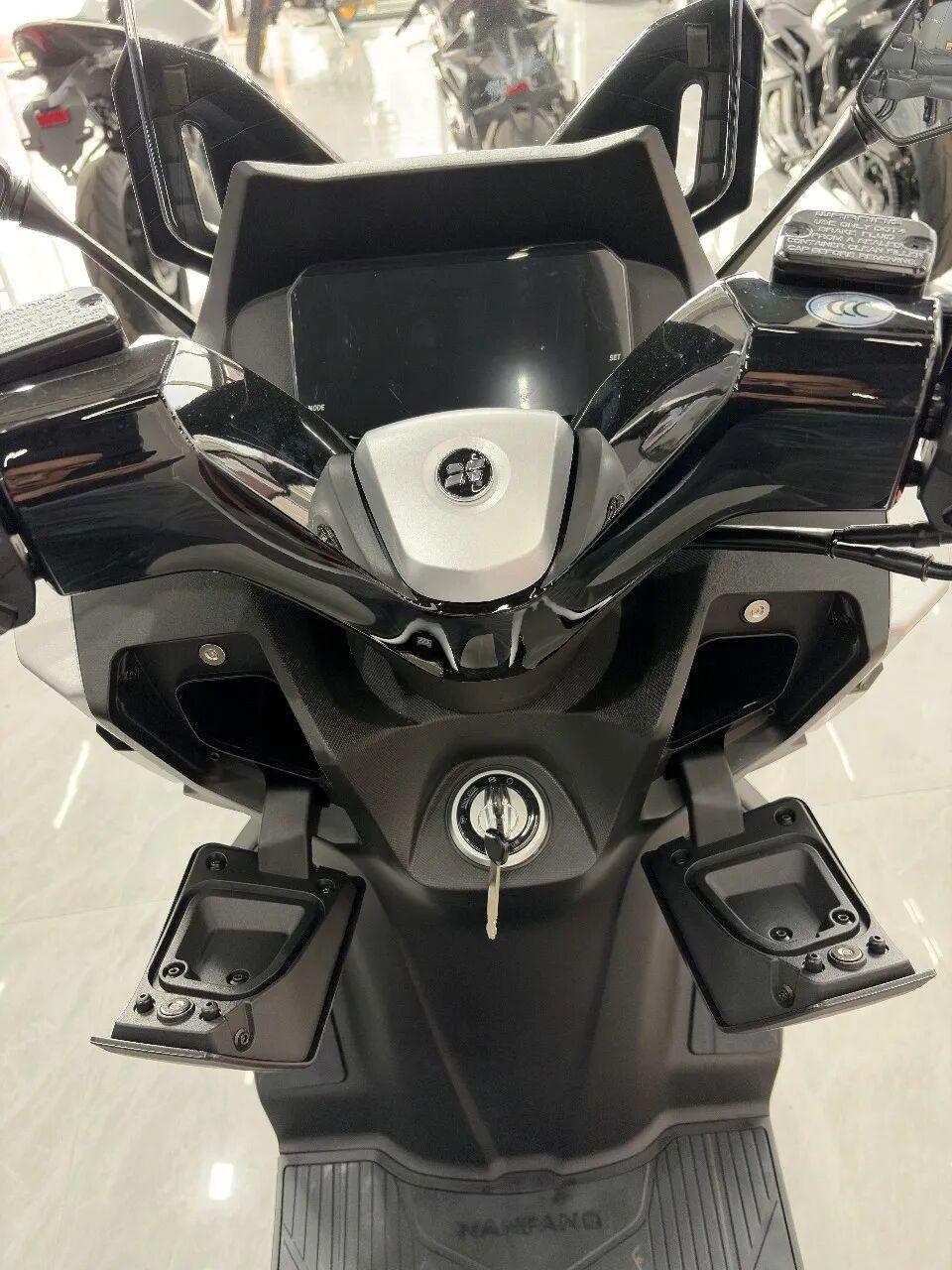 [大陆车讯]12,580元！带你看飞鲨150实车，700km续航+自动风挡...478|小老婆汽機車資訊網