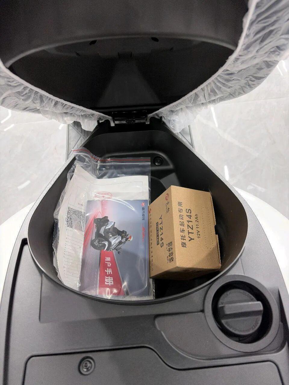 [大陆车讯]12,580元！带你看飞鲨150实车，700km续航+自动风挡...44|小老婆汽機車資訊網