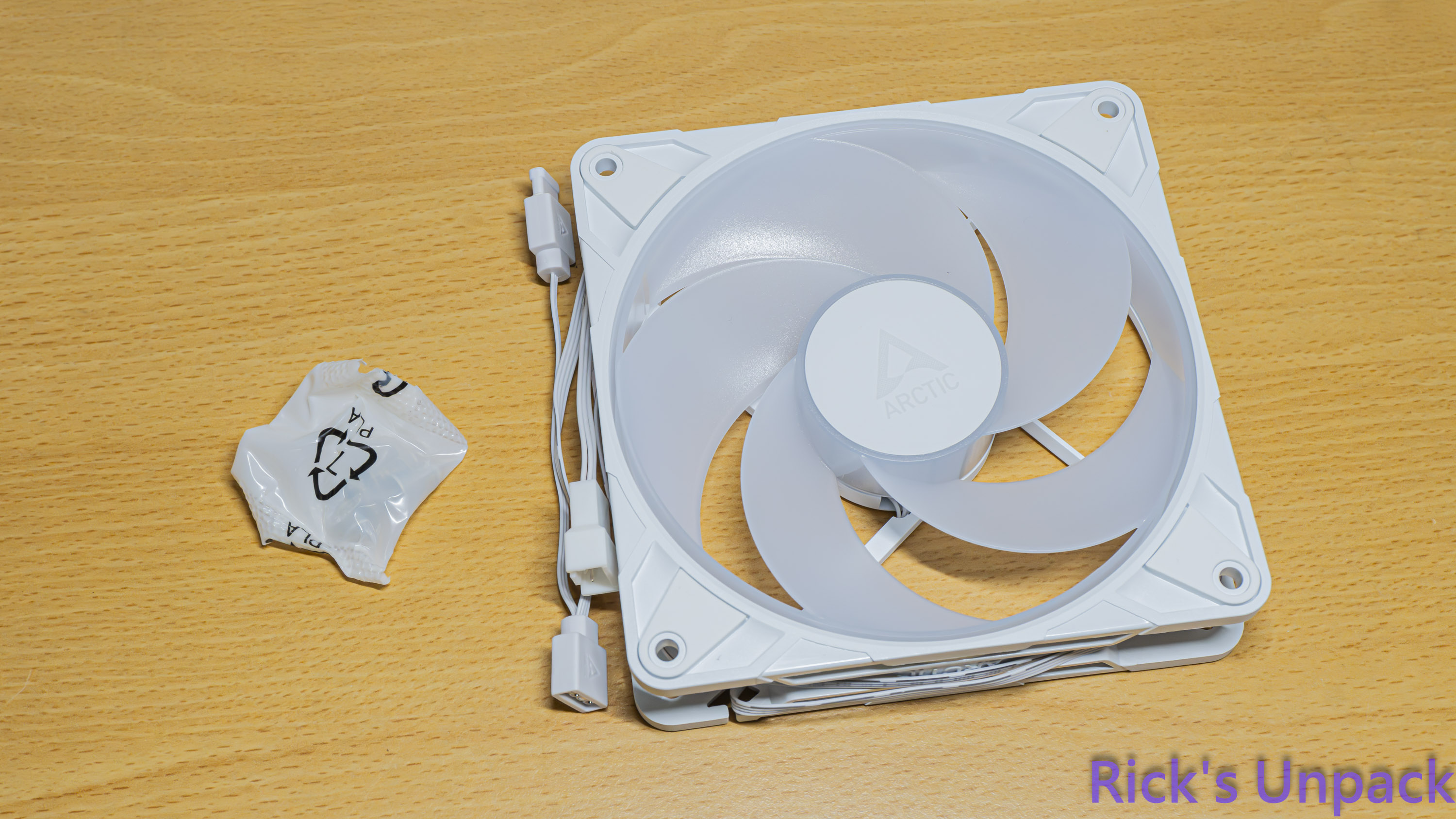 【開箱】ARCTIC首款反向風扇|ARCTIC P12 PRO Reverse ARGB WHITE ft. MX-7877|小老婆汽機車資訊網