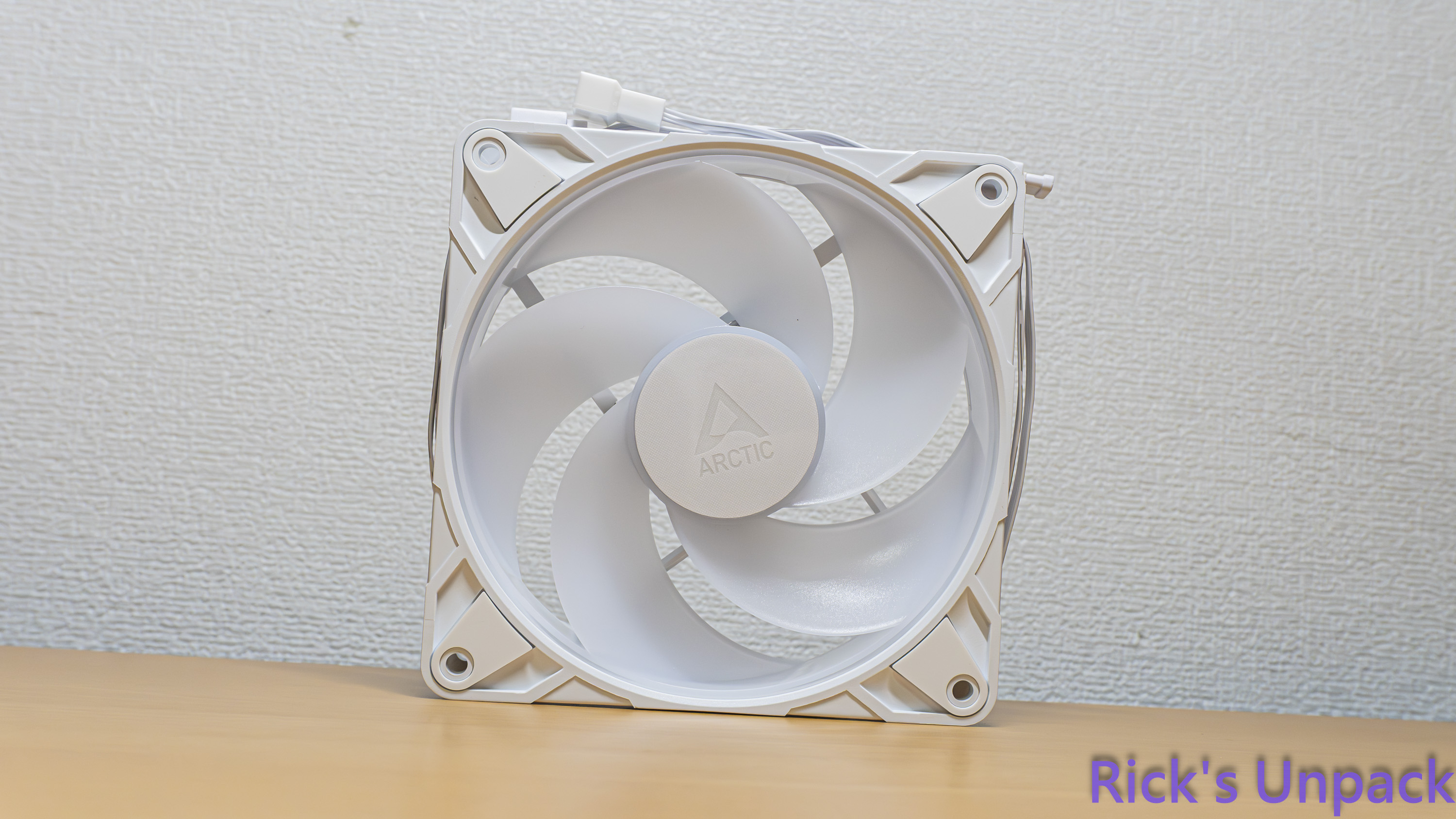 【開箱】ARCTIC首款反向風扇|ARCTIC P12 PRO Reverse ARGB WHITE ft. MX-77250|小老婆汽機車資訊網