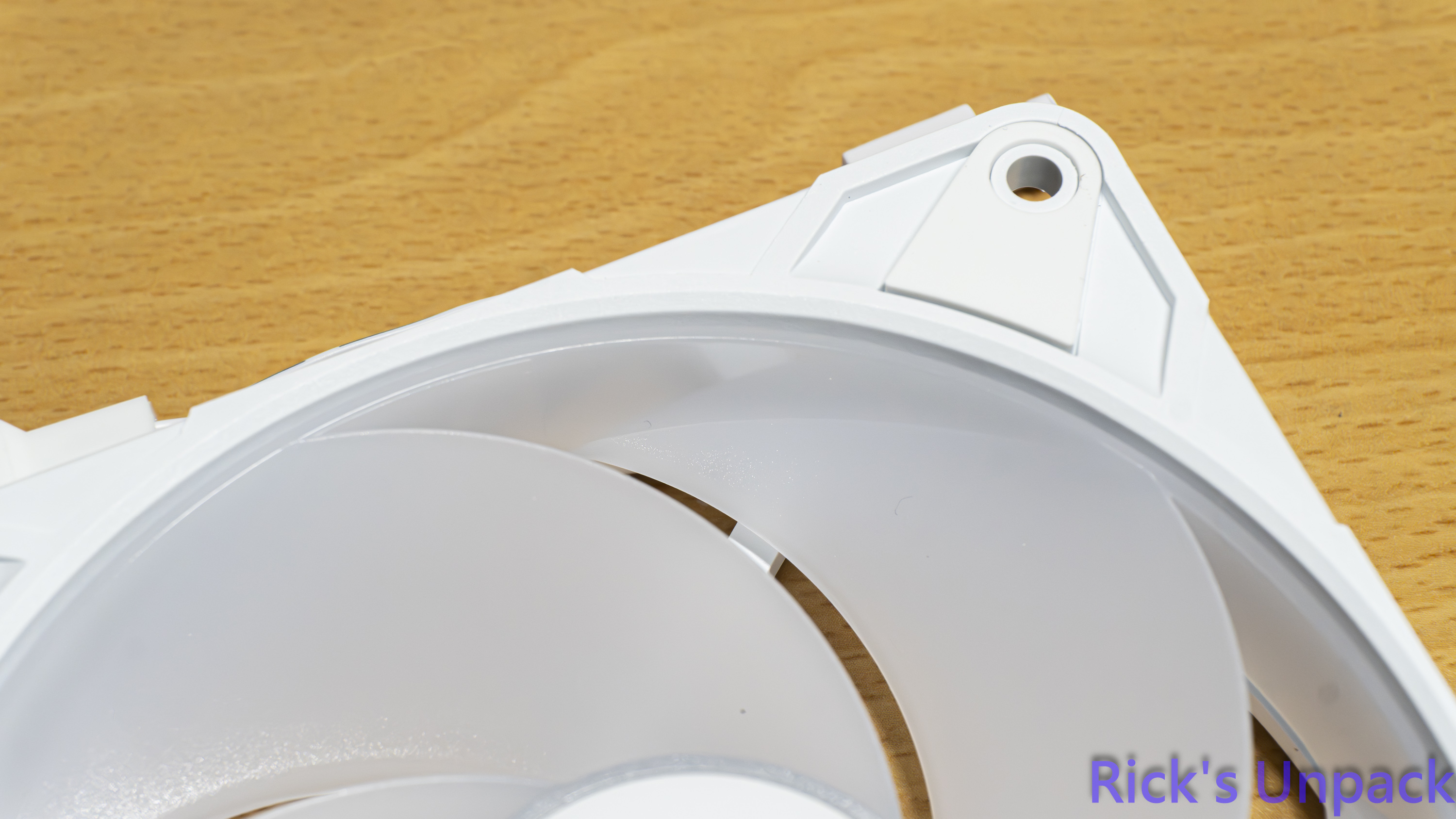 【開箱】ARCTIC首款反向風扇|ARCTIC P12 PRO Reverse ARGB WHITE ft. MX-72358|小老婆汽機車資訊網