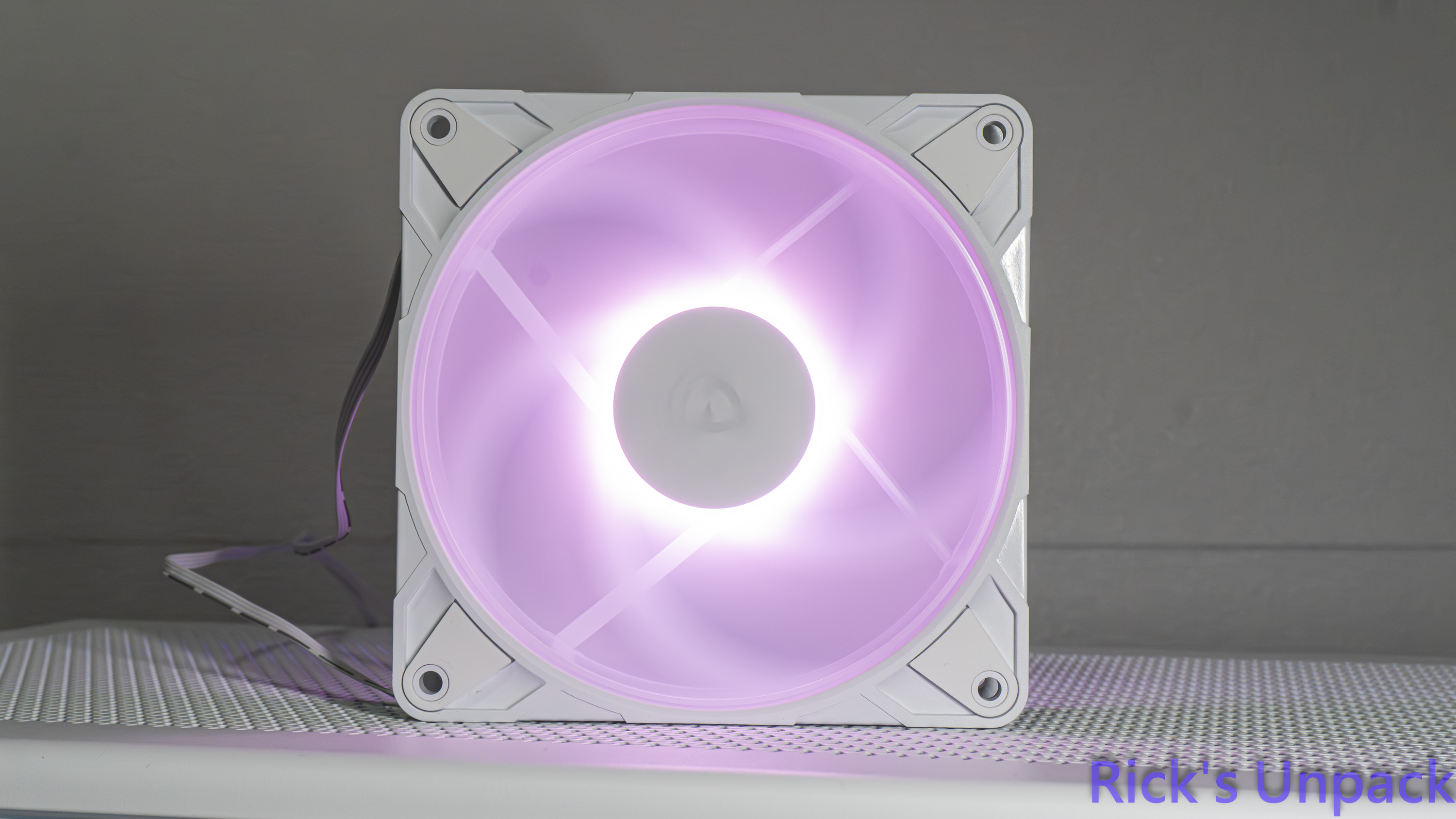 【開箱】ARCTIC首款反向風扇|ARCTIC P12 PRO Reverse ARGB WHITE ft. MX-73479|小老婆汽機車資訊網