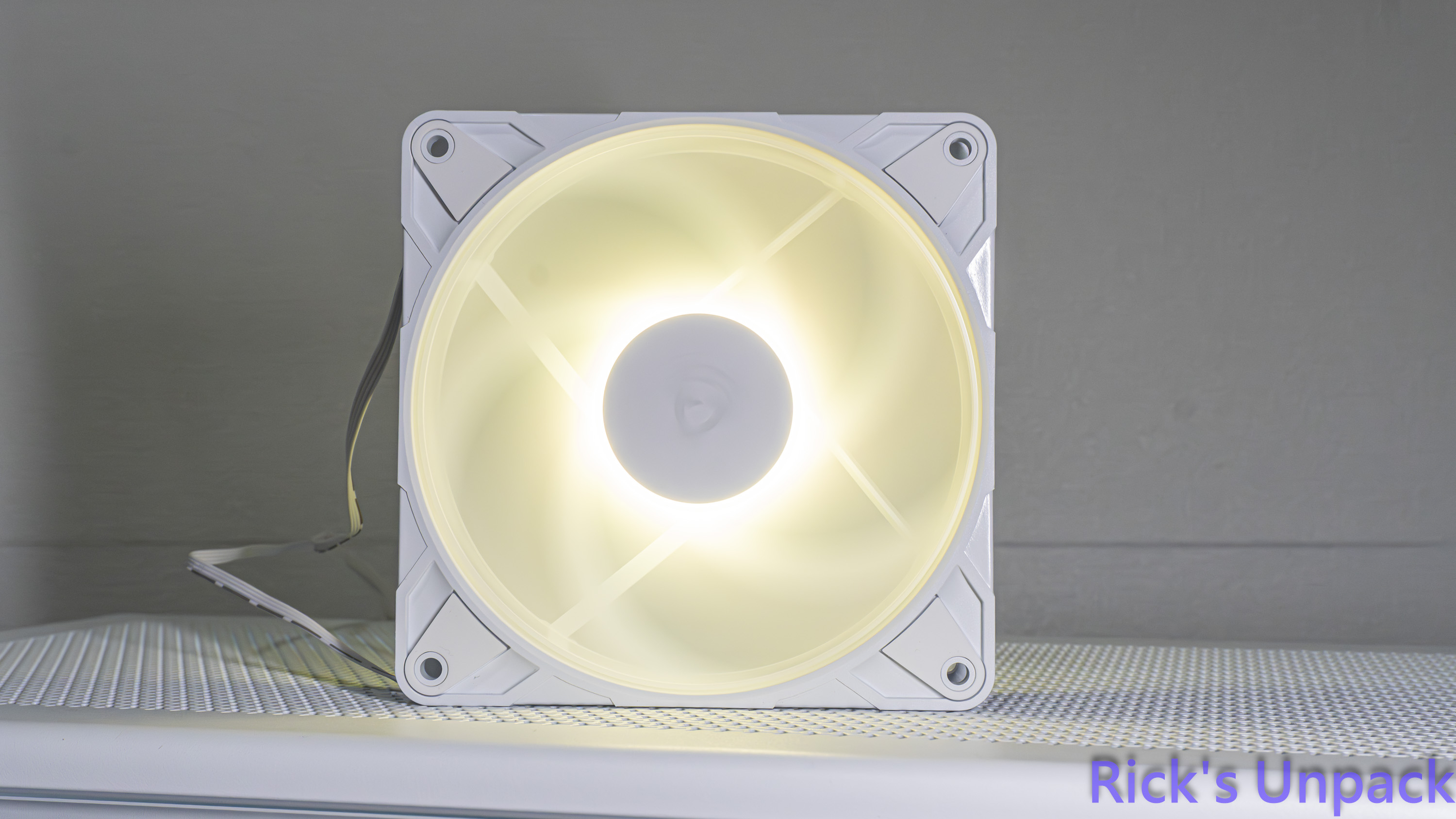 【開箱】ARCTIC首款反向風扇|ARCTIC P12 PRO Reverse ARGB WHITE ft. MX-7937|小老婆汽機車資訊網