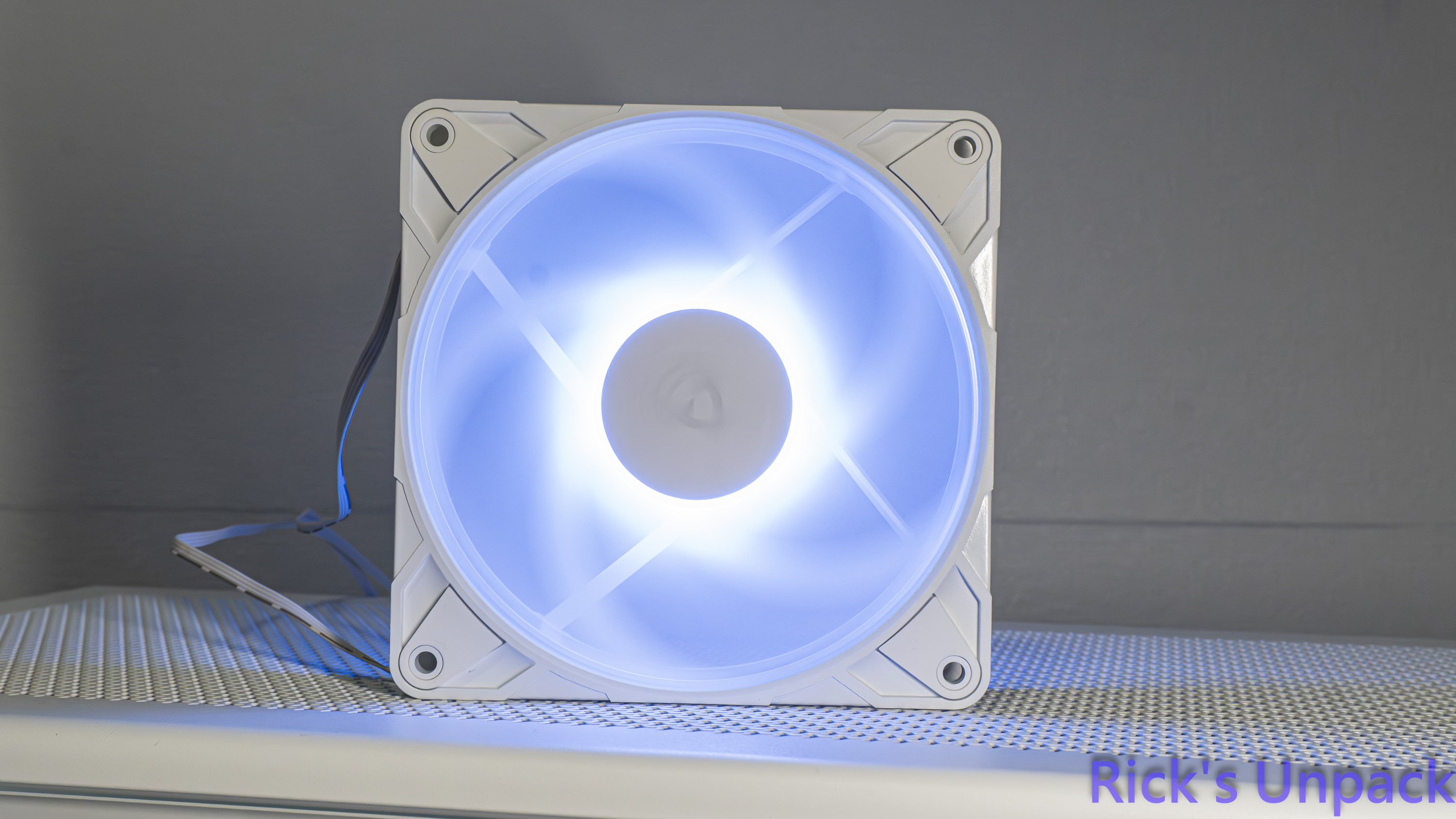 【開箱】ARCTIC首款反向風扇|ARCTIC P12 PRO Reverse ARGB WHITE ft. MX-73366|小老婆汽機車資訊網
