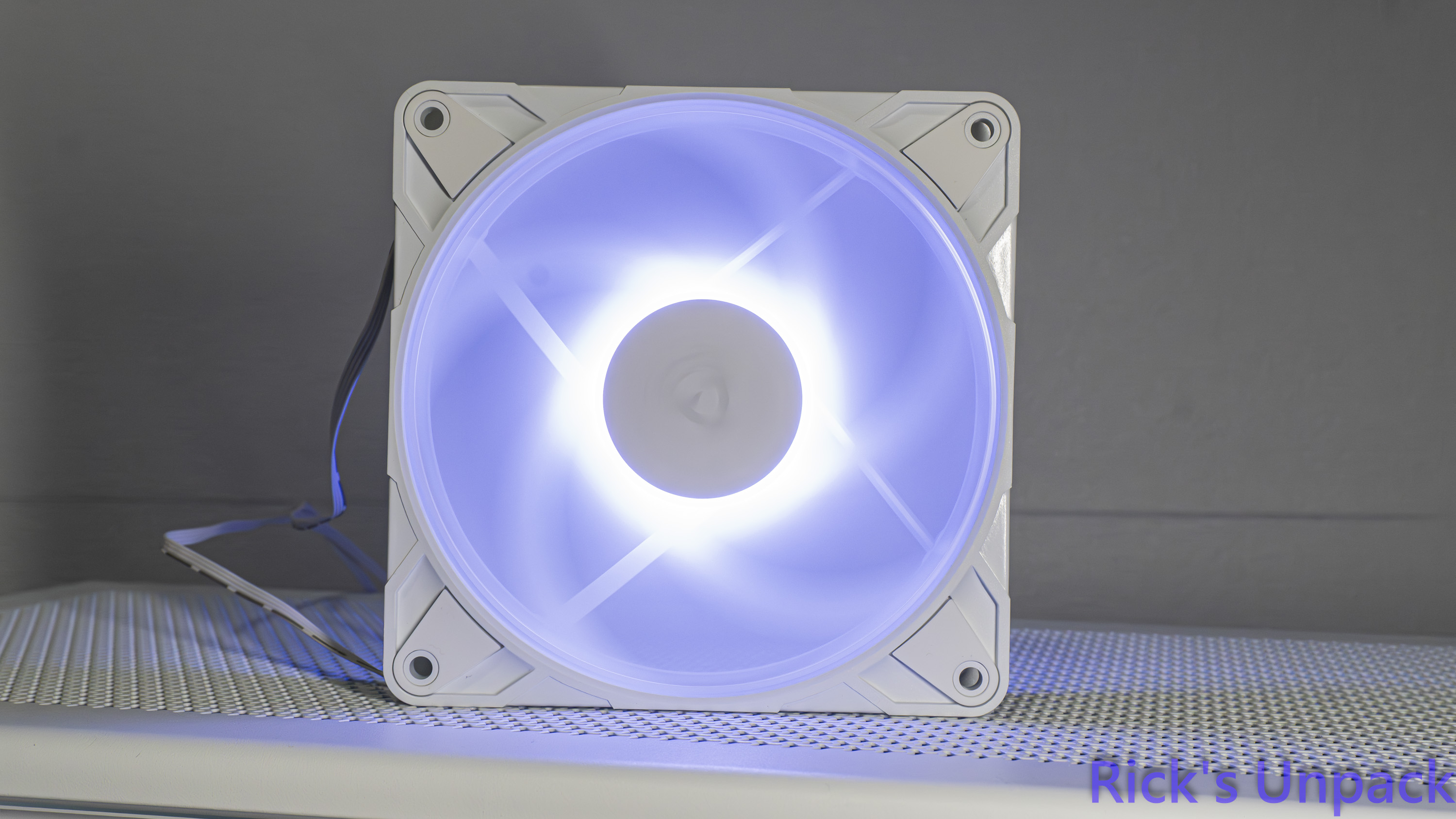 【開箱】ARCTIC首款反向風扇|ARCTIC P12 PRO Reverse ARGB WHITE ft. MX-75104|小老婆汽機車資訊網