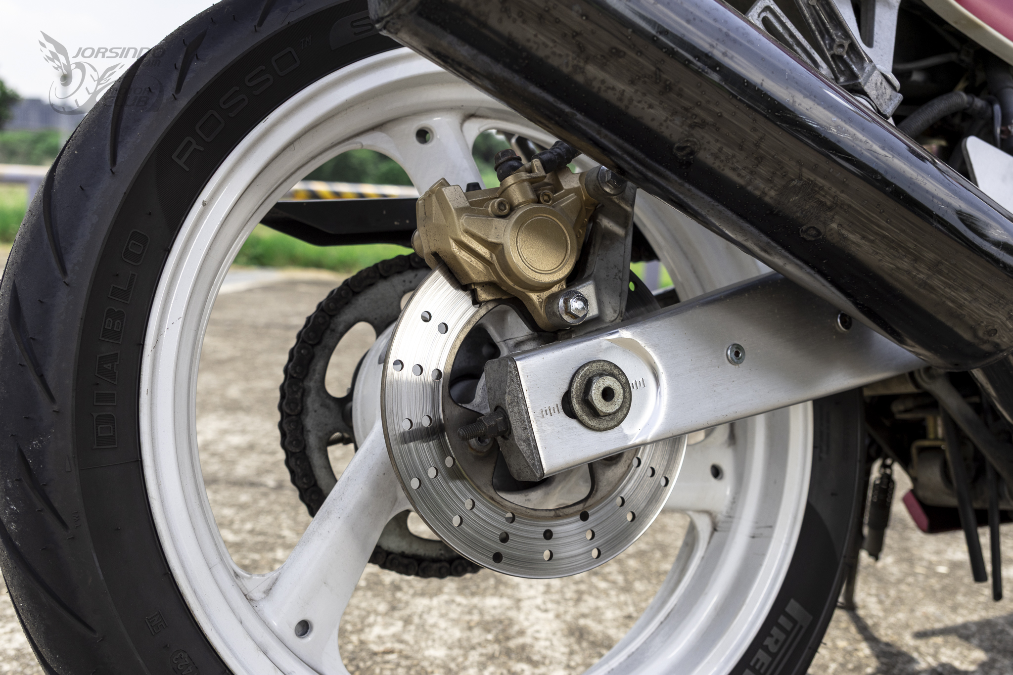 [經典車庫] YAMAHA FZR250 3LN 技術過剩的創世紀跑車8507|小老婆汽機車資訊網