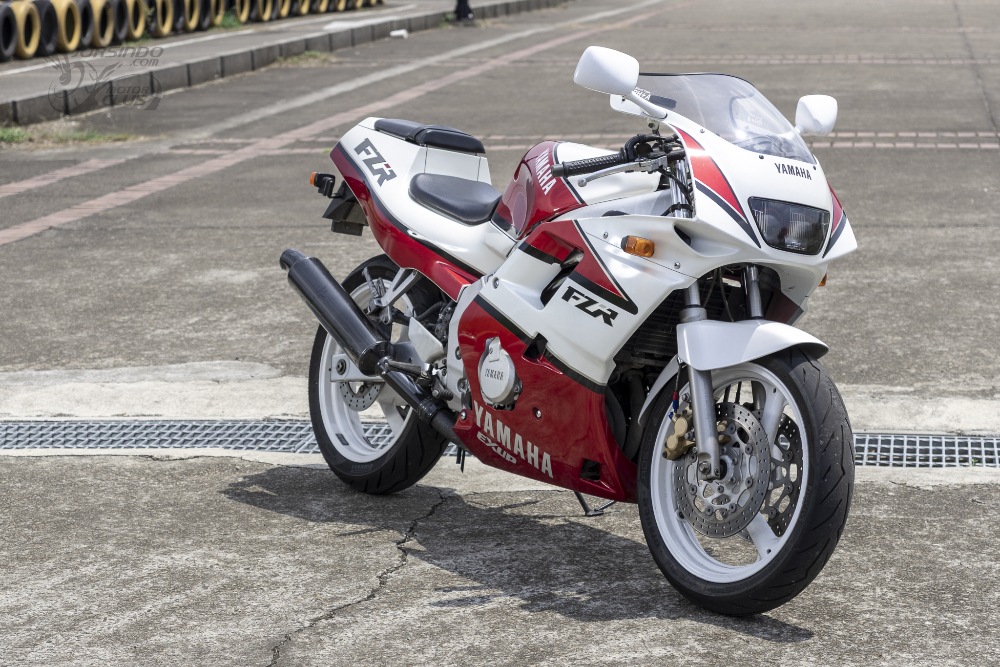[經典車庫] YAMAHA FZR250 3LN 技術過剩的創世紀跑車3272|小老婆汽機車資訊網