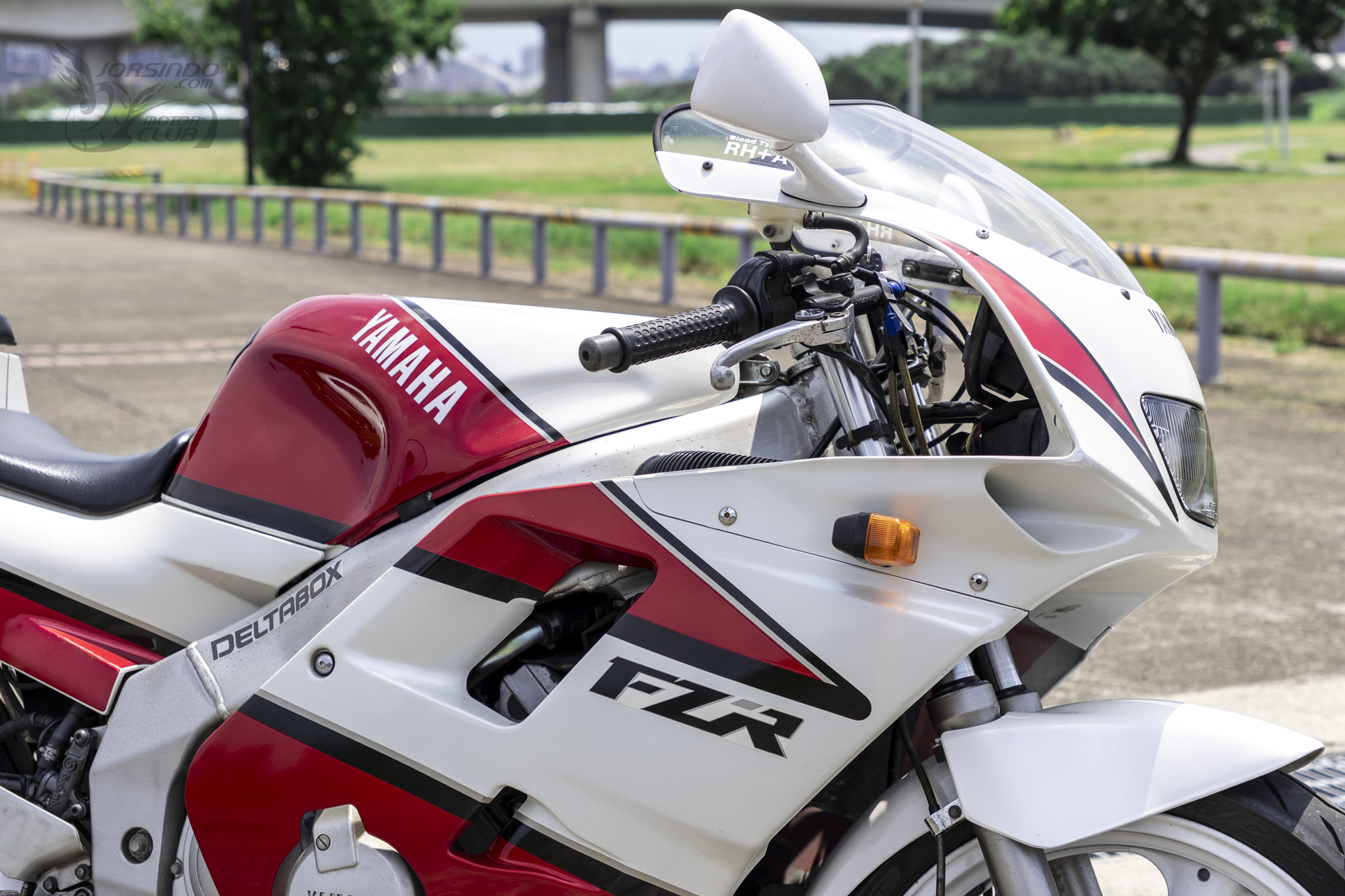 [經典車庫] YAMAHA FZR250 3LN 技術過剩的創世紀跑車6980|小老婆汽機車資訊網