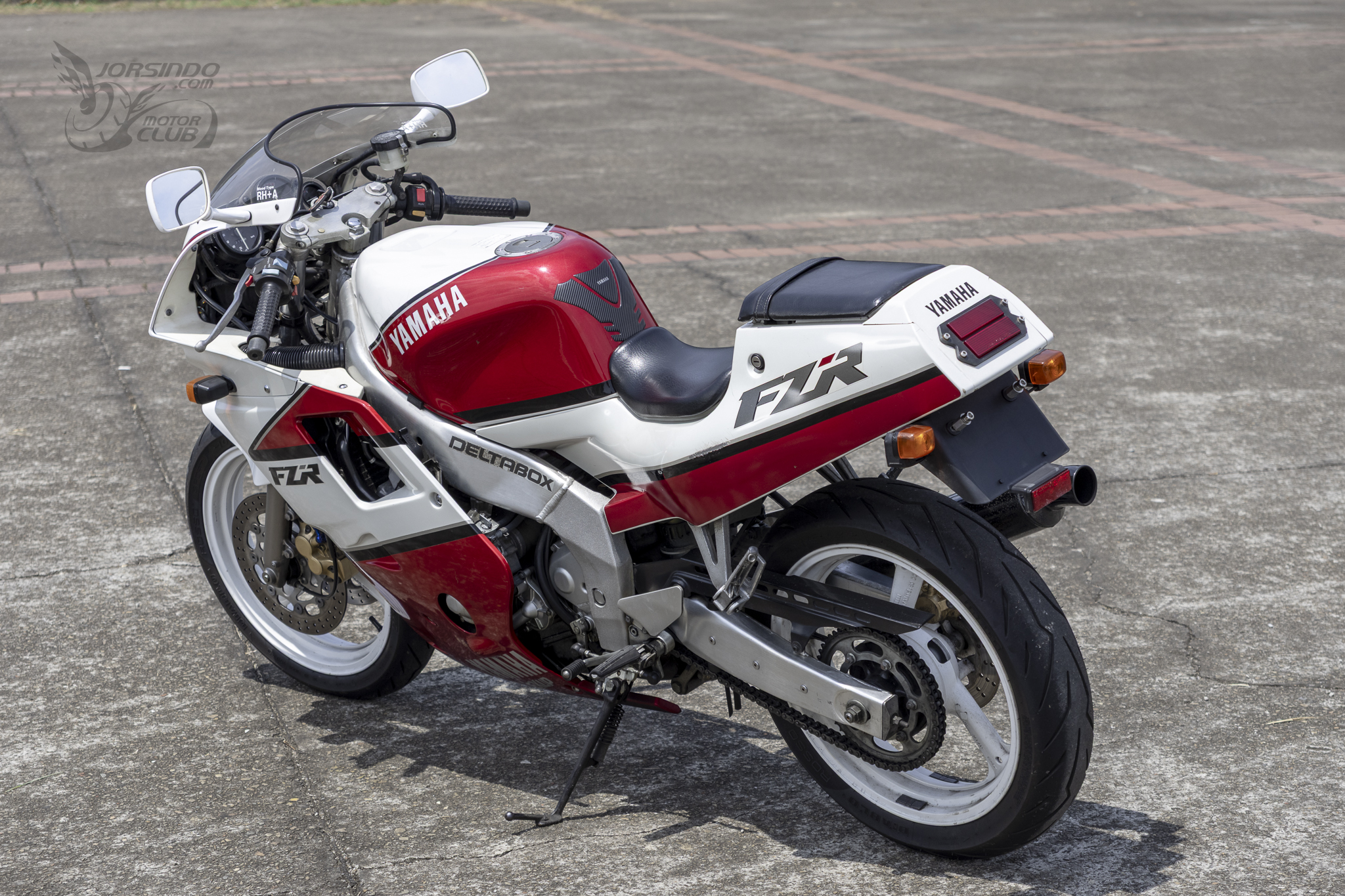 [經典車庫] YAMAHA FZR250 3LN 技術過剩的創世紀跑車1867|小老婆汽機車資訊網