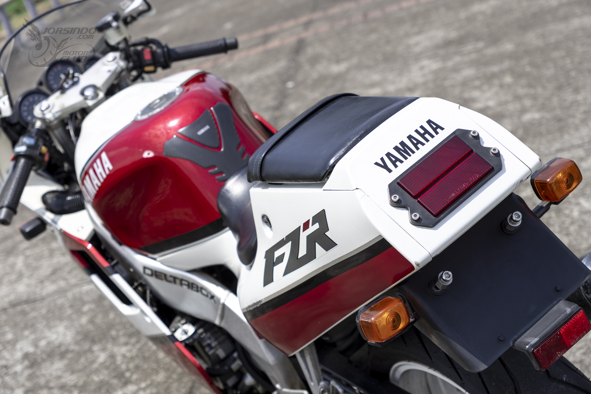 [經典車庫] YAMAHA FZR250 3LN 技術過剩的創世紀跑車6609|小老婆汽機車資訊網