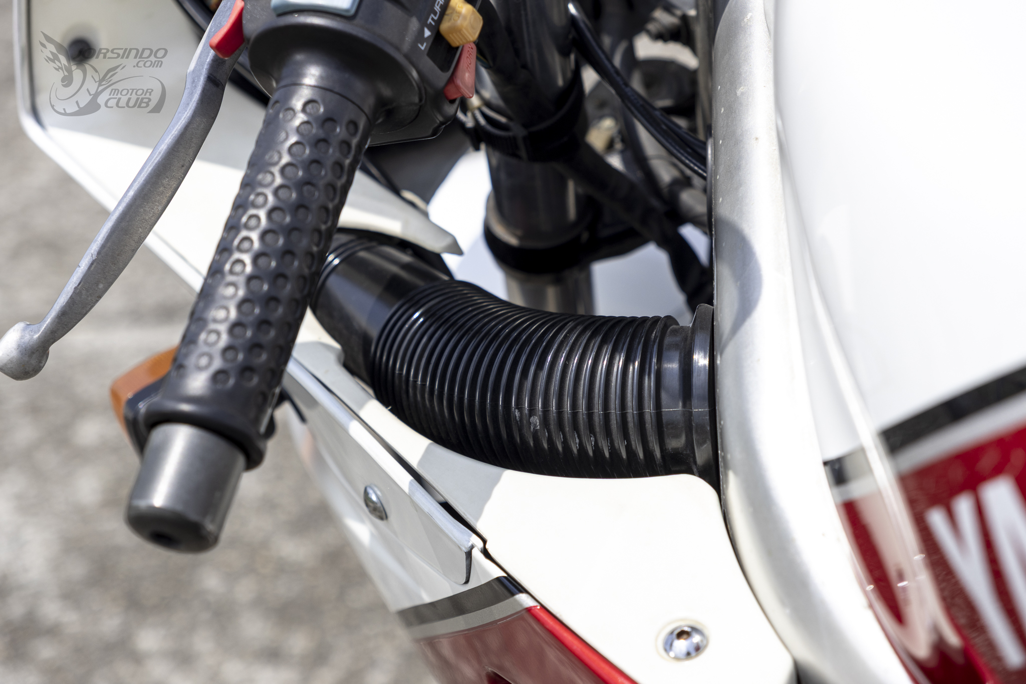 [經典車庫] YAMAHA FZR250 3LN 技術過剩的創世紀跑車6860|小老婆汽機車資訊網