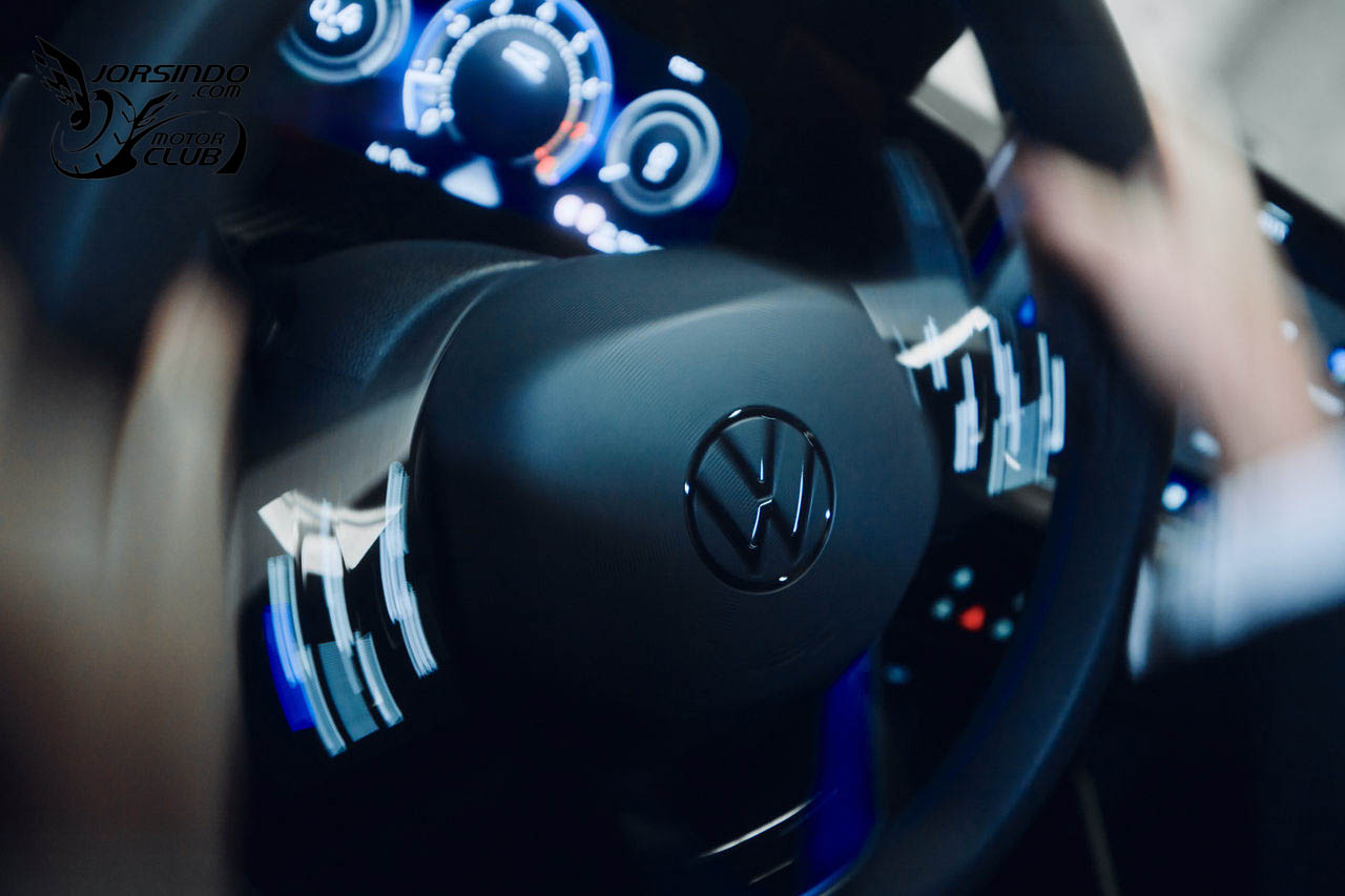 限量30部、增麂皮方向盤！VW Golf R夜幕疾行版207.8萬上市8142|小老婆汽機車資訊網