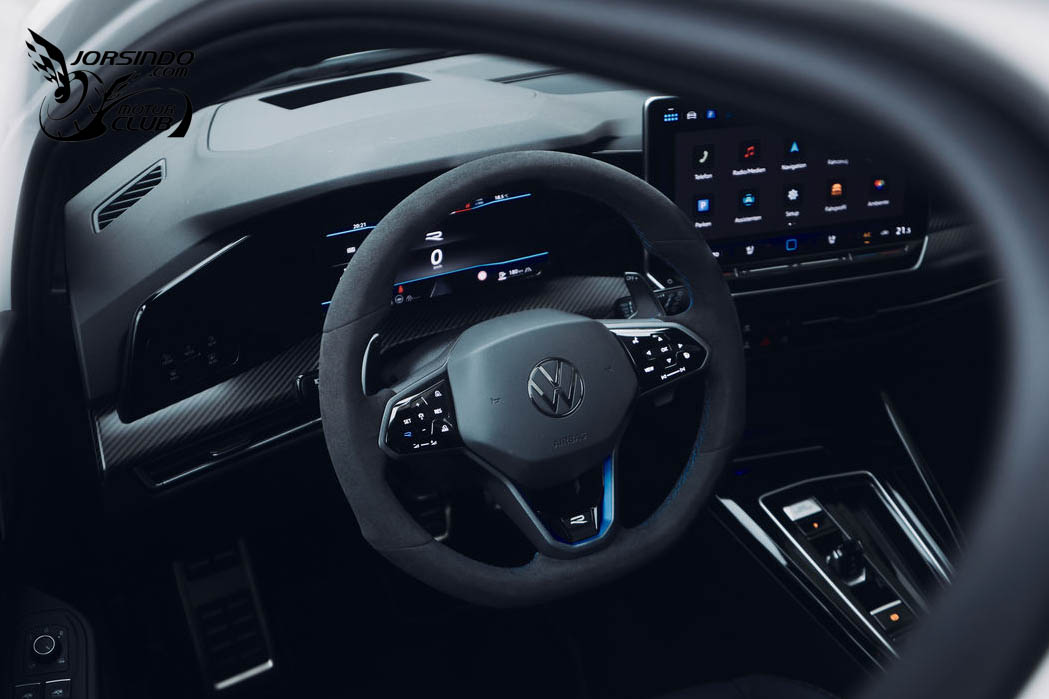 限量30部、增麂皮方向盤！VW Golf R夜幕疾行版207.8萬上市7281|小老婆汽機車資訊網