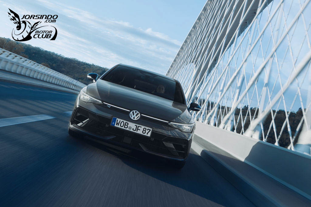 限量30部、增麂皮方向盤！VW Golf R夜幕疾行版207.8萬上市3712|小老婆汽機車資訊網