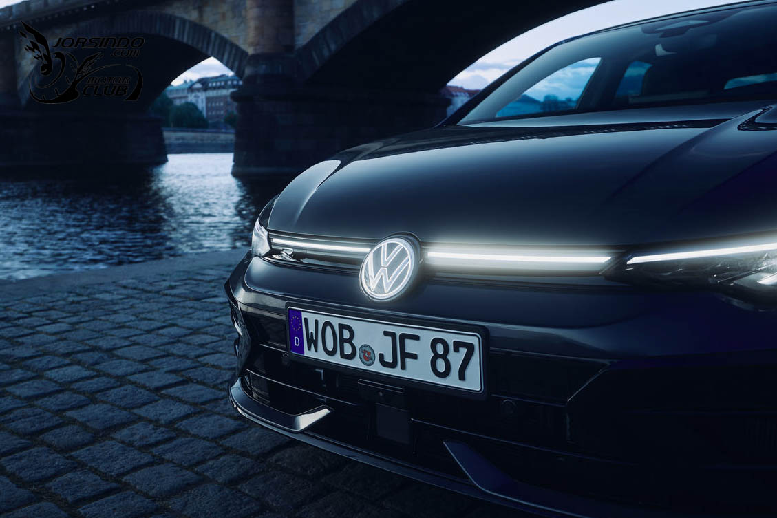 限量30部、增麂皮方向盤！VW Golf R夜幕疾行版207.8萬上市9360|小老婆汽機車資訊網