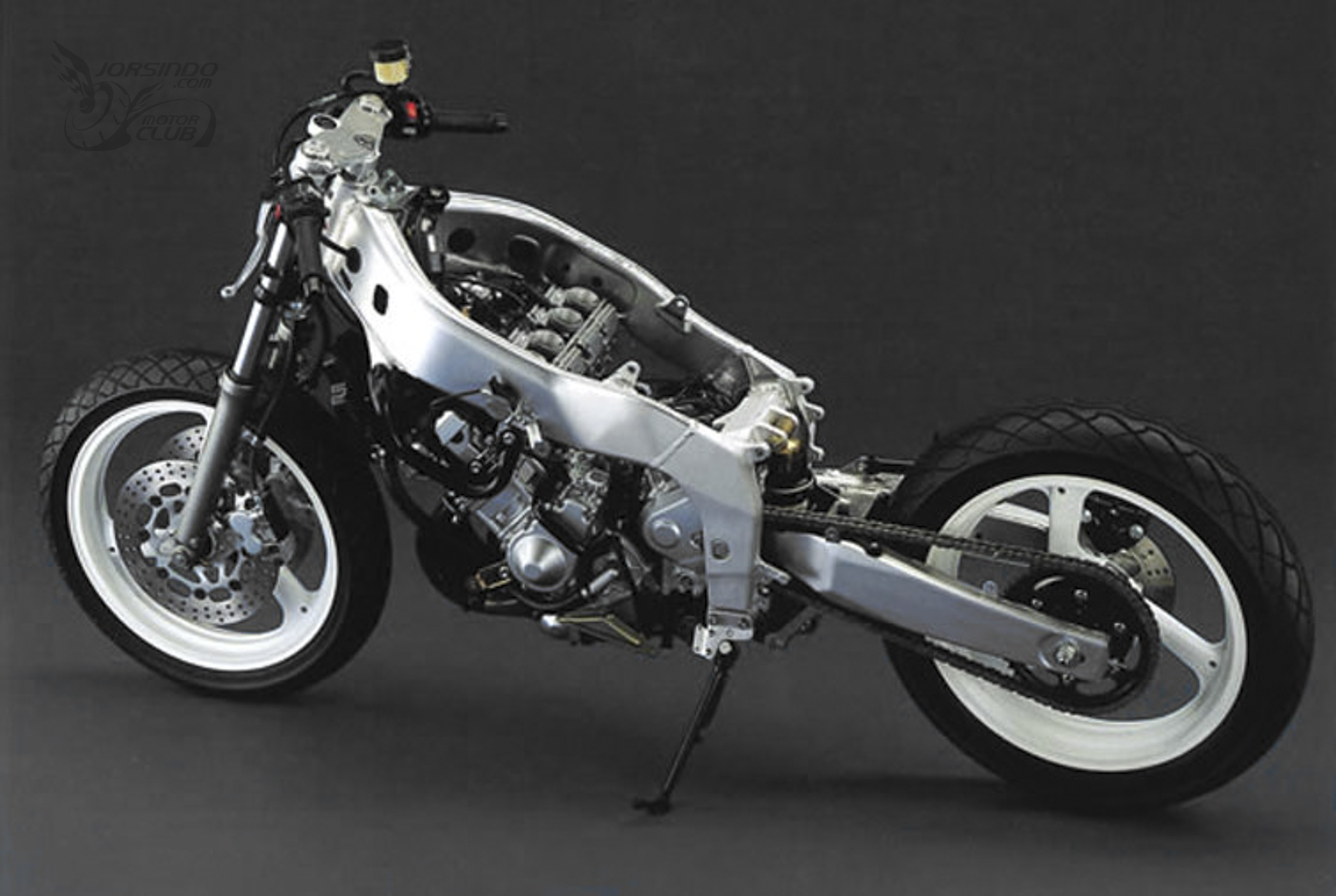 [經典車庫] YAMAHA FZR250 3LN 技術過剩的創世紀跑車3912|小老婆汽機車資訊網