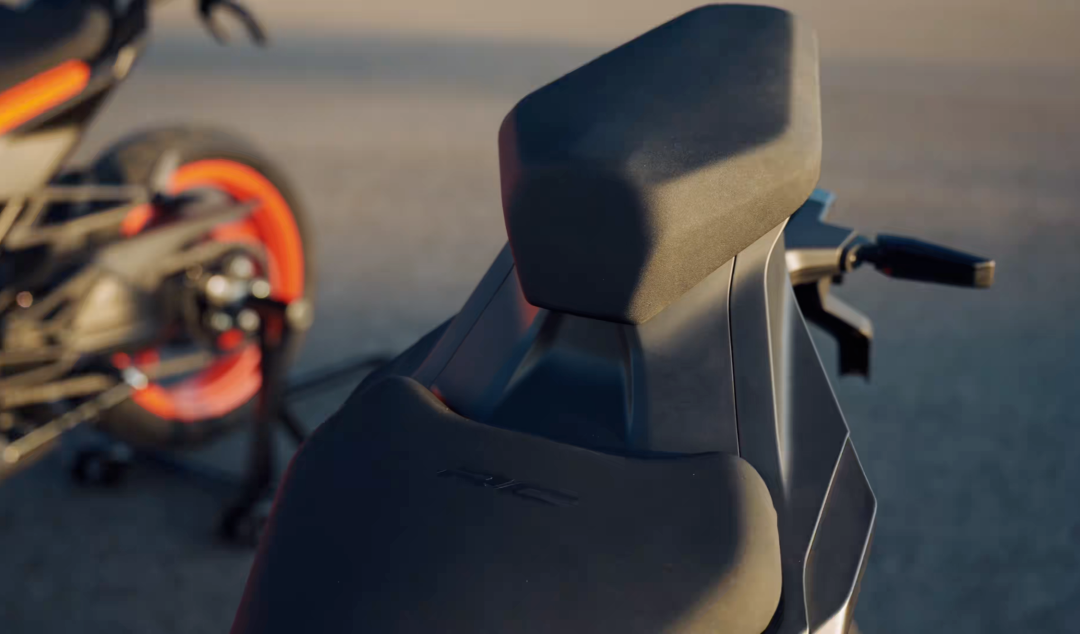 [大陆车讯]KTM 450 RC配置动力抢先看，KTM为何用990换春风450411|小老婆汽機車資訊網