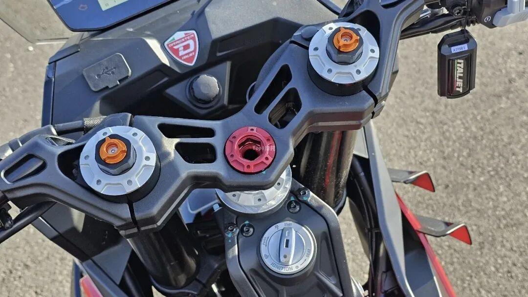 [大陆车讯]49,999元！Dragster 700 Twin实车解读：最牛的踏板，...2164|小老婆汽機車資訊網