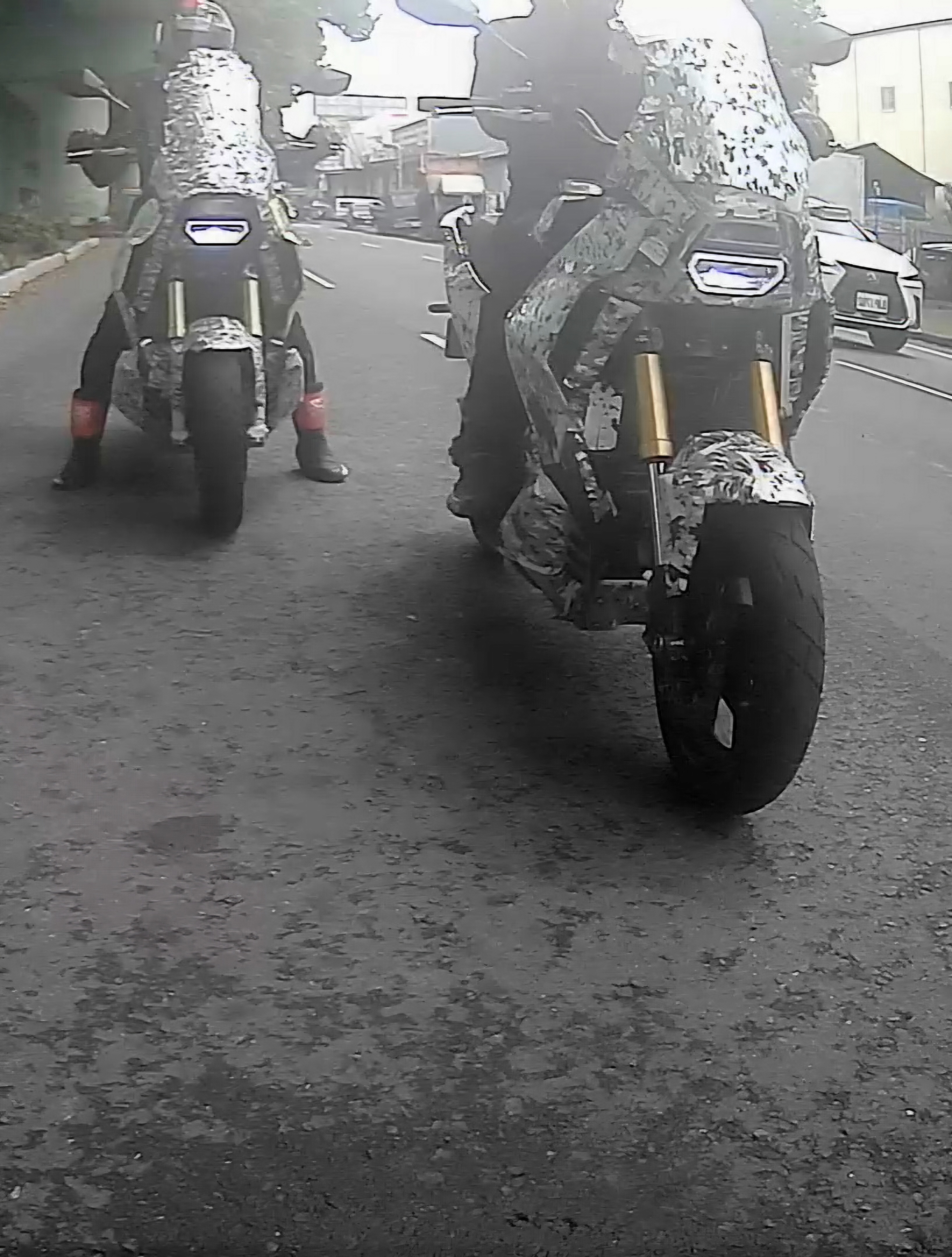 在高雄遇到測試車輛1372|小老婆汽機車資訊網