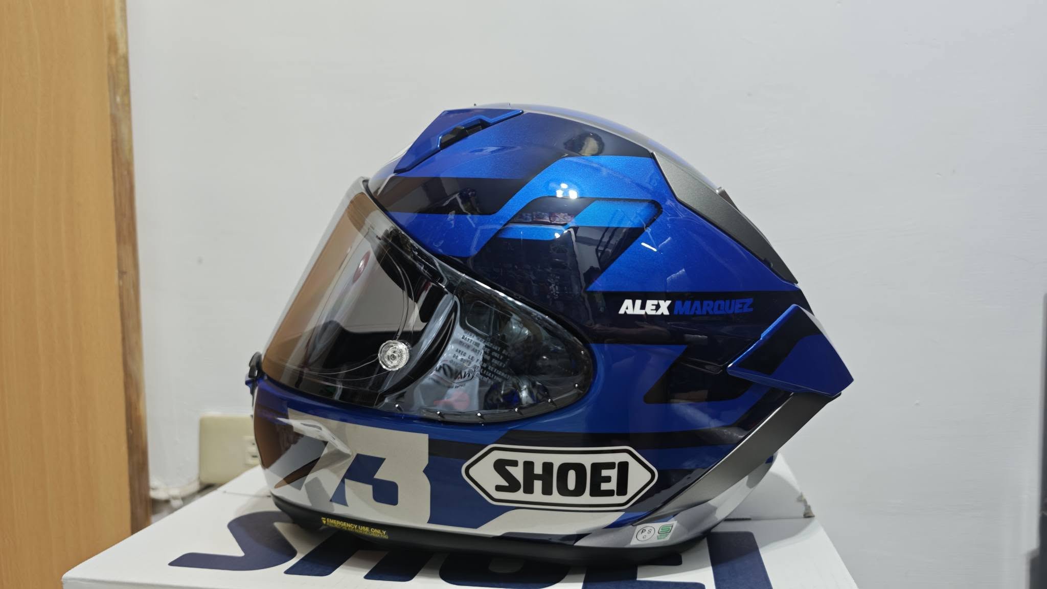 SHOEI X-Fifteen A.MARQUEZ73 V3 與官網圖片不一樣的地方疑問1360|小老婆汽機車資訊網