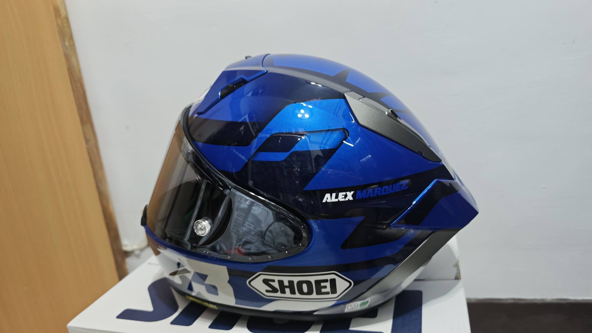SHOEI X-Fifteen A.MARQUEZ73 V3 與官網圖片不一樣的地方疑問6748|小老婆汽機車資訊網