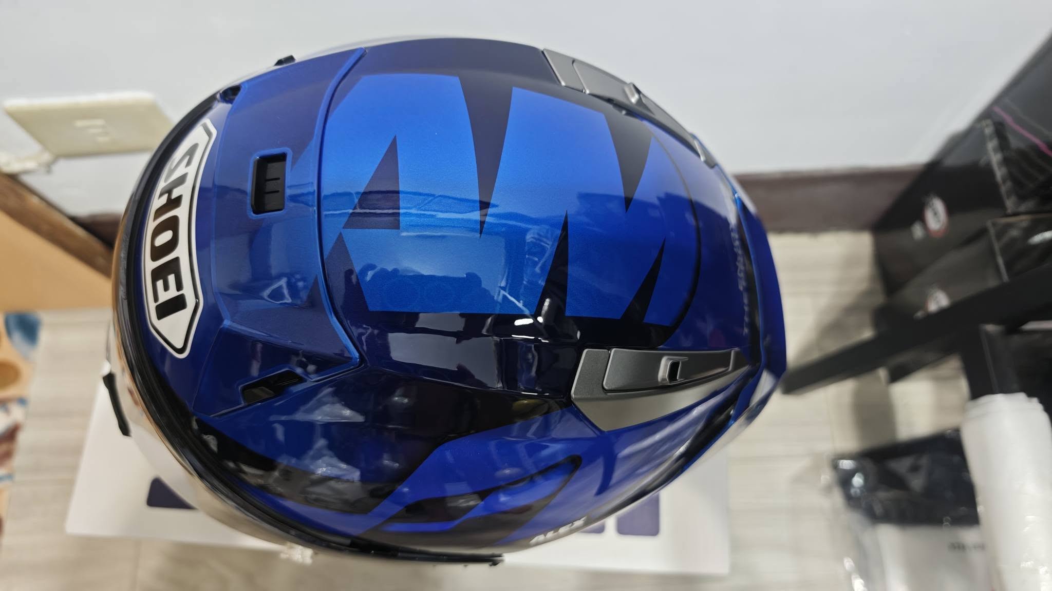 SHOEI X-Fifteen A.MARQUEZ73 V3 與官網圖片不一樣的地方疑問4316|小老婆汽機車資訊網