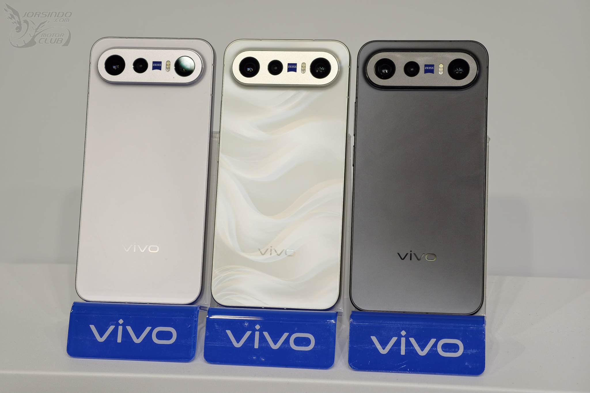 守住 4 字頭！vivo X300 Ultra 在台發表，超美型 X300 FE 同步登場560|vivo X300 Ultra,X300 FE,vivo,增距鏡,X300小老婆汽機車資訊網