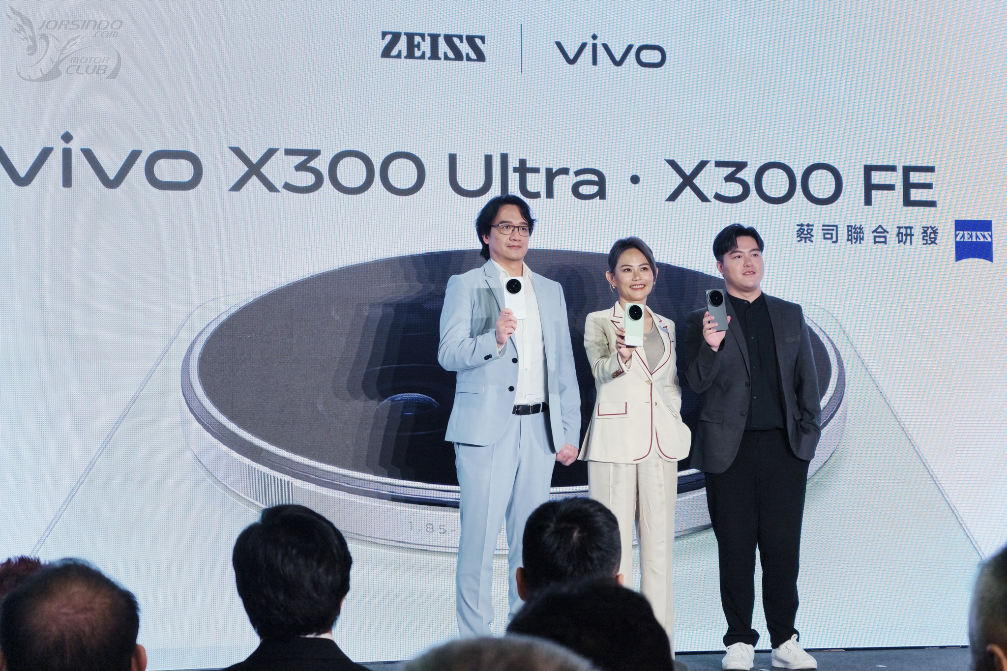 守住 4 字頭！vivo X300 Ultra 在台發表，超美型 X300 FE 同步登場5078|vivo X300 Ultra,X300 FE,vivo,增距鏡,X300小老婆汽機車資訊網