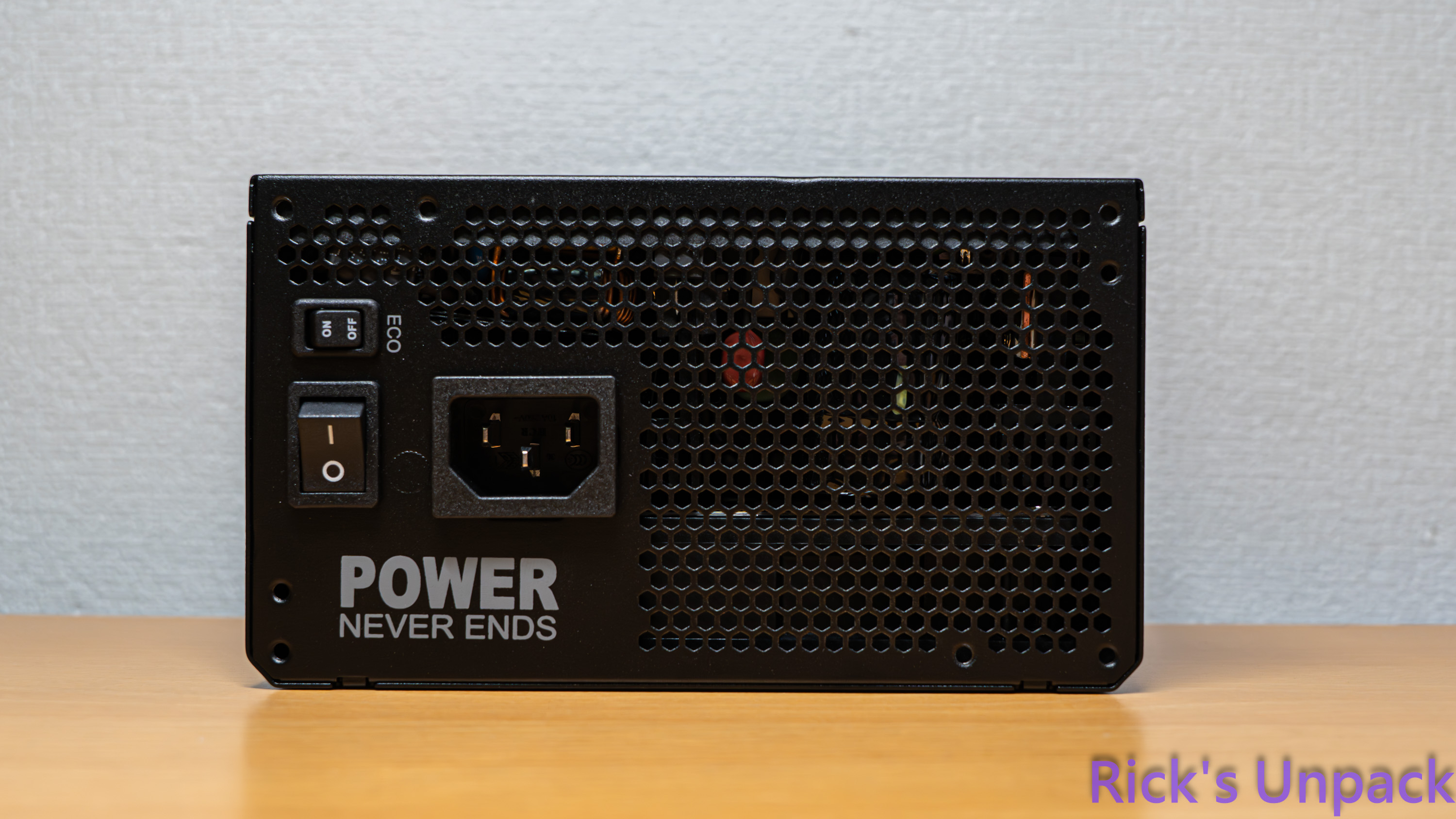 【開箱】旗艦金牌MIT電源 | FSP MEGA GM 1000W MIT9660|小老婆汽機車資訊網