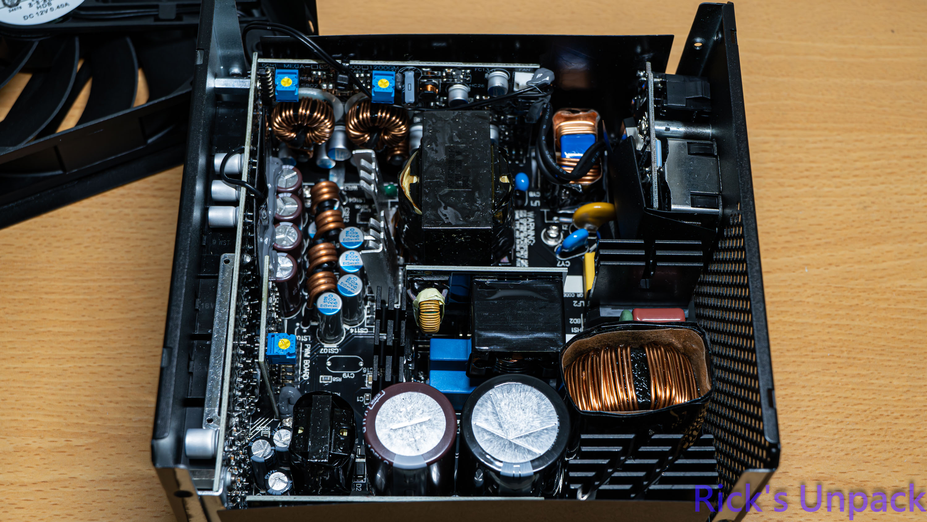 【開箱】旗艦金牌MIT電源 | FSP MEGA GM 1000W MIT6316|小老婆汽機車資訊網
