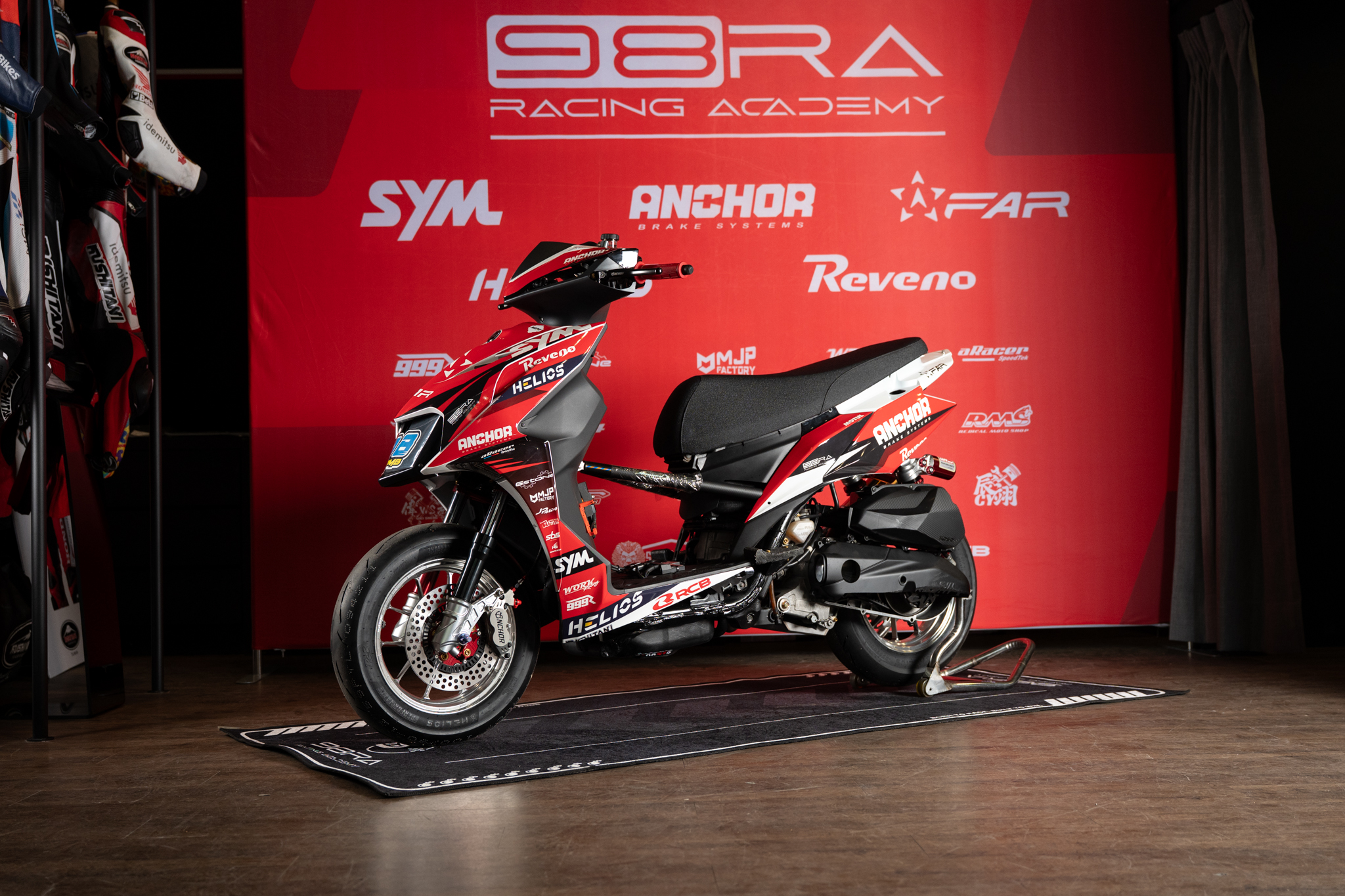 辣個男人回來了！98 Racing Academy 正式成軍，黃晧 TSS 首戰雙冠9825|小老婆汽機車資訊網