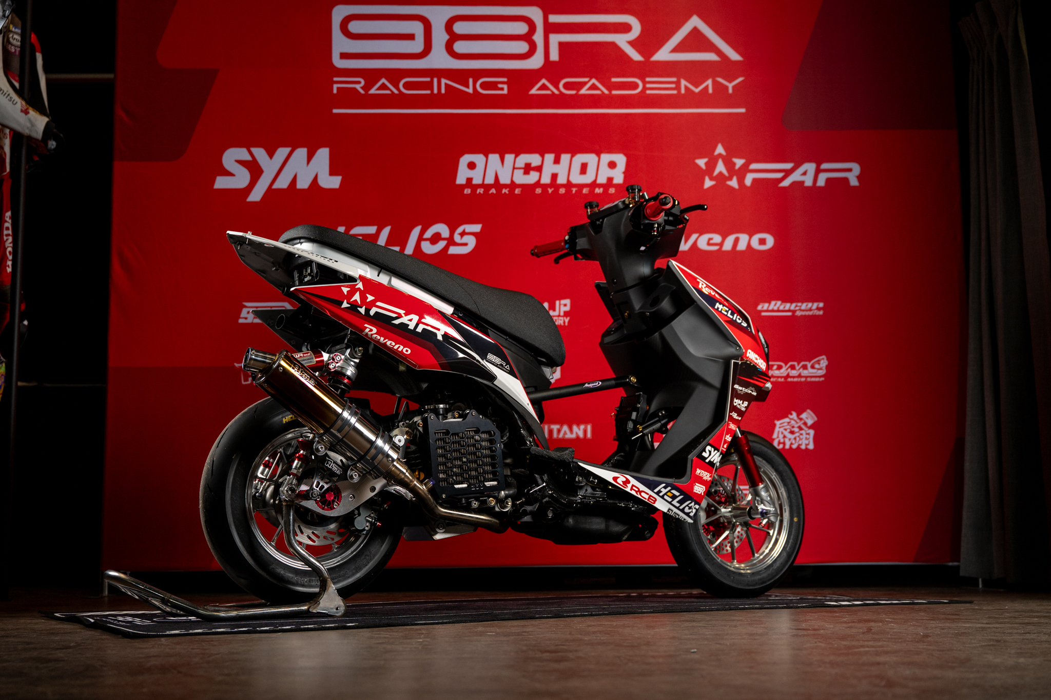 辣個男人回來了！98 Racing Academy 正式成軍，黃晧 TSS 首戰雙冠3224|小老婆汽機車資訊網