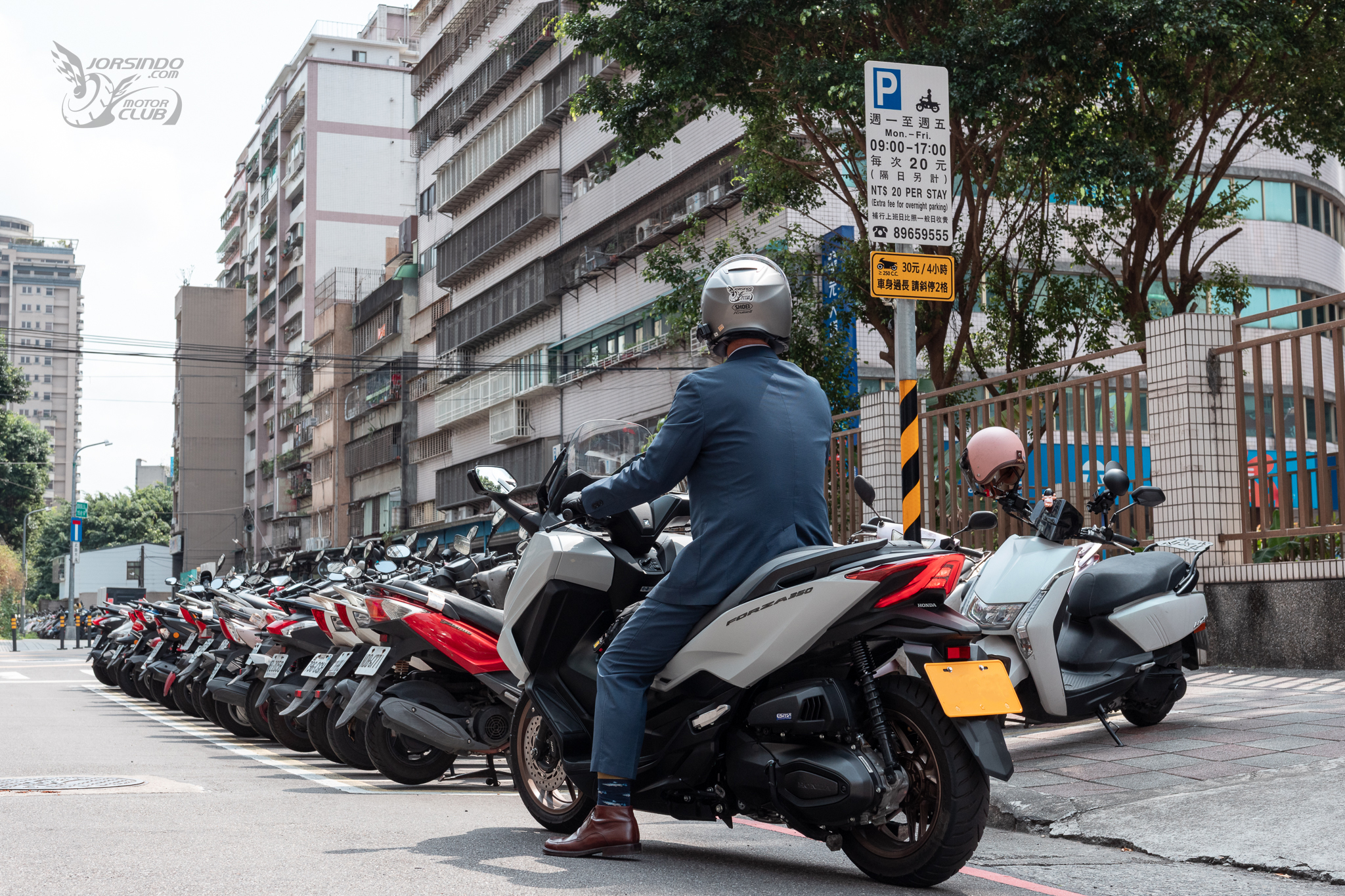 重機停車大解禁！HONDA Forza 350 / ADV 350 的全新通勤體驗284|小老婆汽機車資訊網