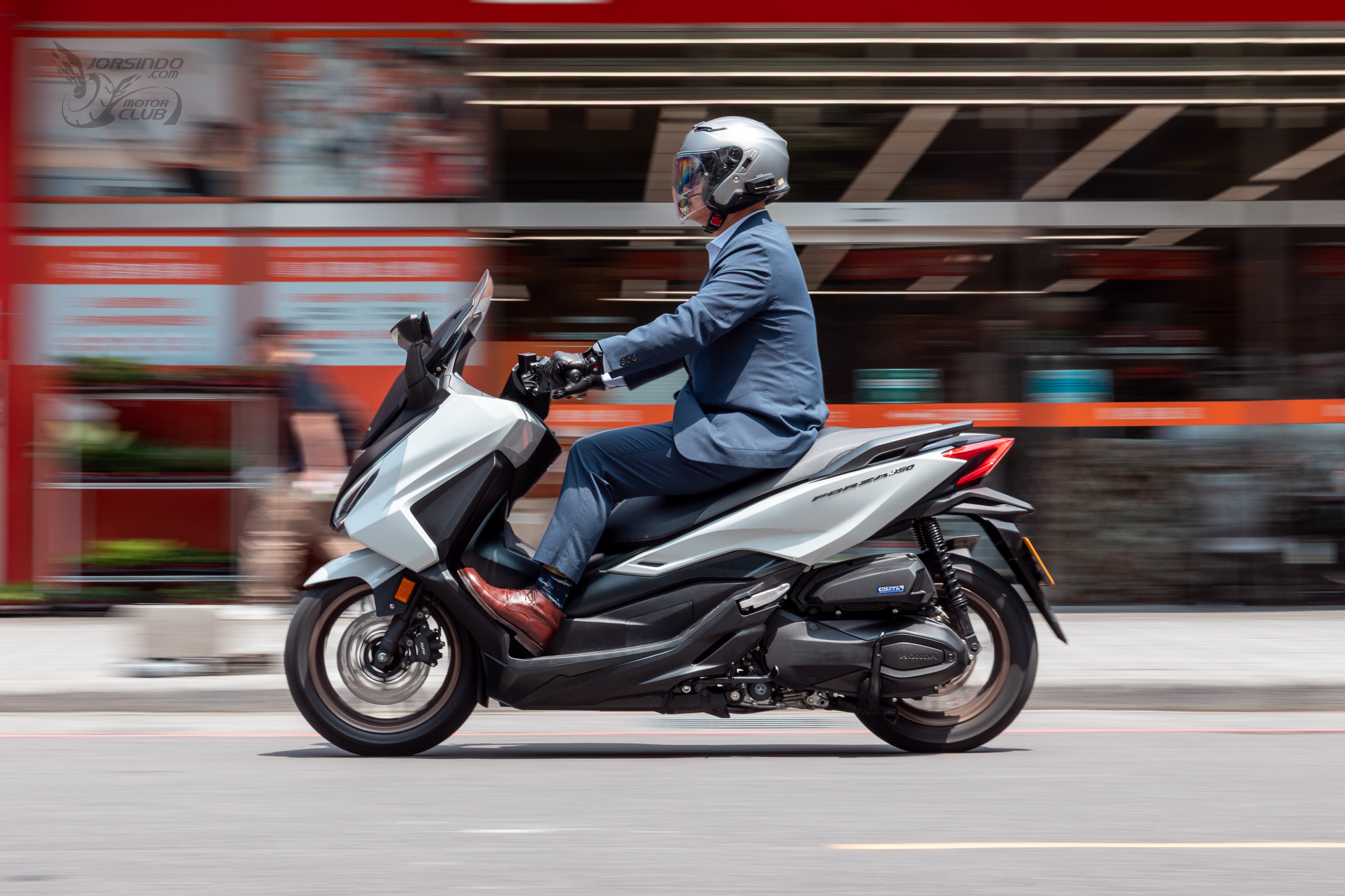 重機停車大解禁！HONDA Forza 350 / ADV 350 的全新通勤體驗2823|小老婆汽機車資訊網