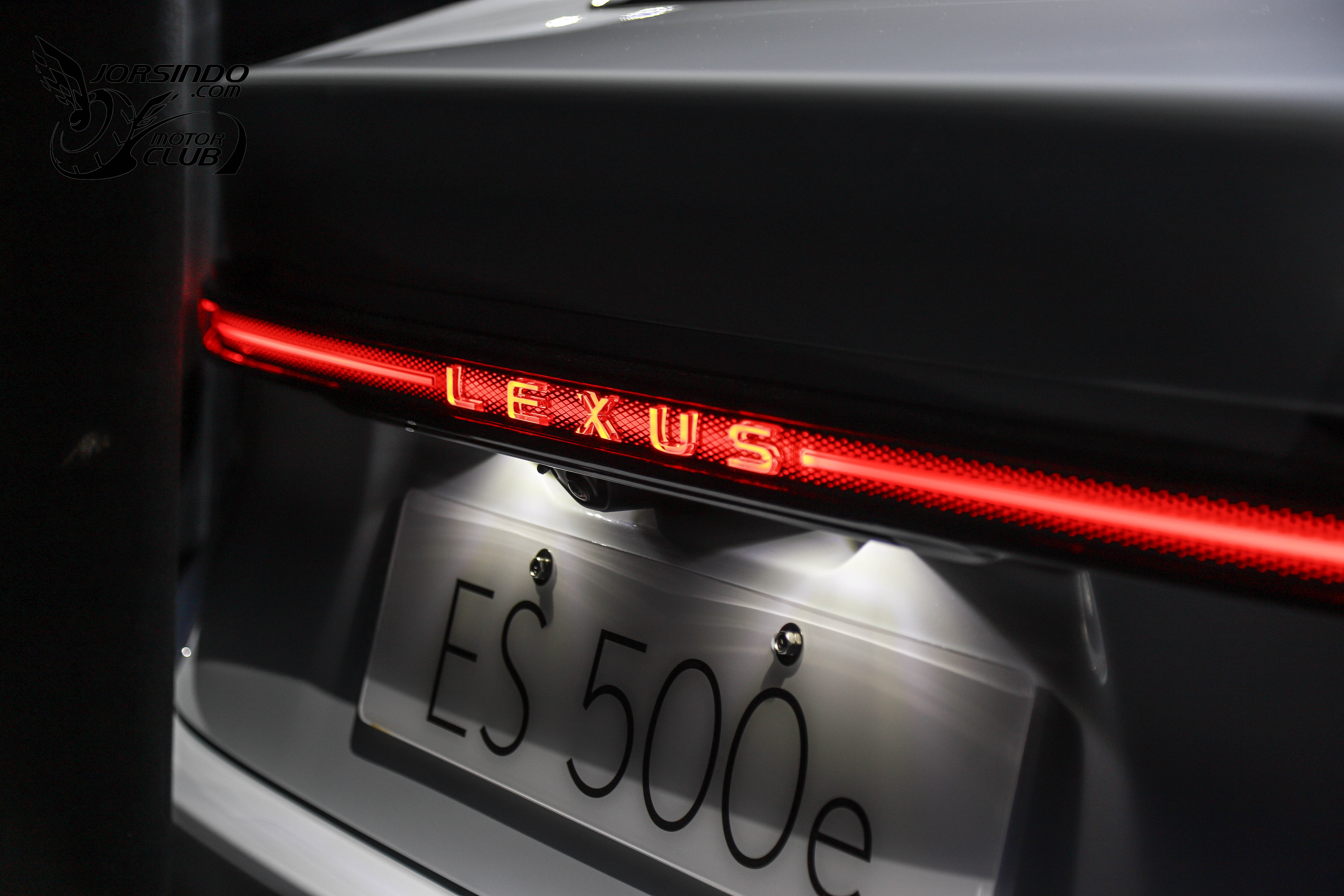 油電、純電共四車型等級！Lexus大改款ES 177萬起國內上市1244|小老婆汽機車資訊網