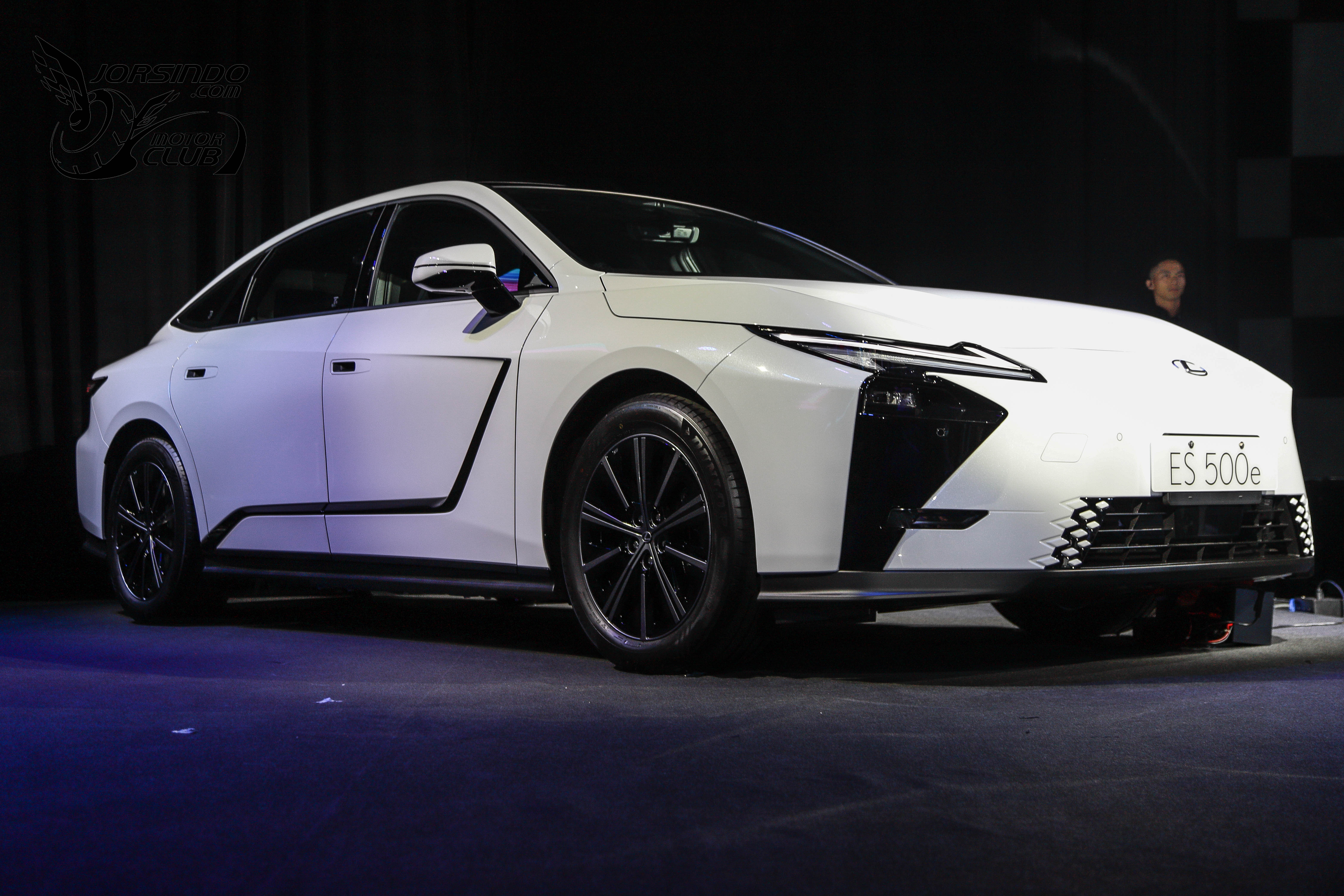 油電、純電共四車型等級！Lexus大改款ES 177萬起國內上市7475|小老婆汽機車資訊網