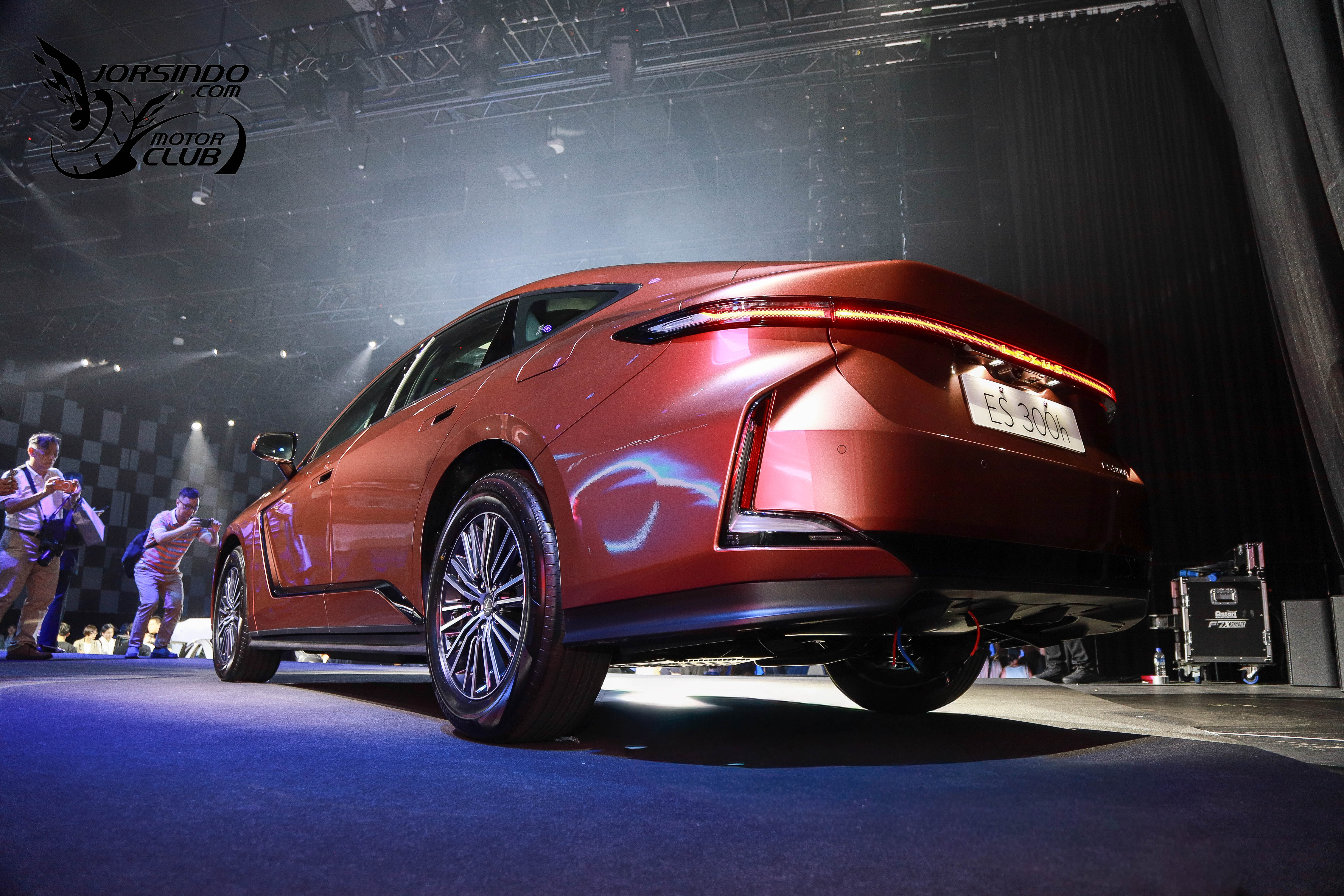 油電、純電共四車型等級！Lexus大改款ES 177萬起國內上市2091|小老婆汽機車資訊網
