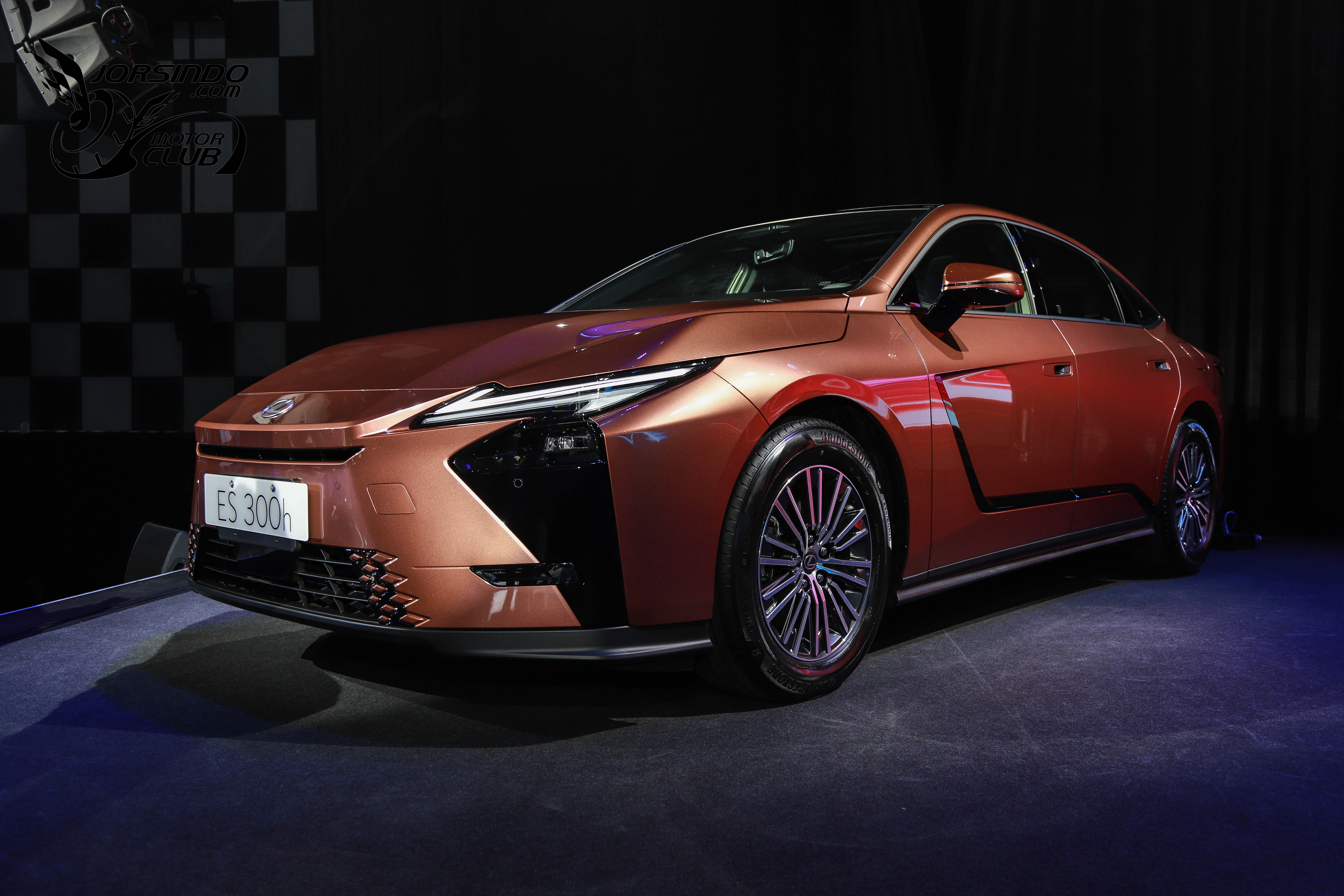 油電、純電共四車型等級！Lexus大改款ES 177萬起國內上市4776|小老婆汽機車資訊網