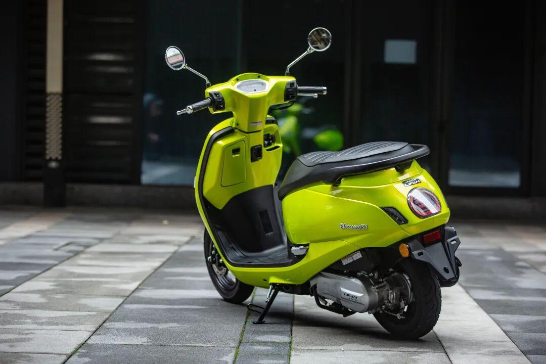 [大陆车讯]6580元！力帆发布繁花150入门复古踏板，还买啥...7145|小老婆汽機車資訊網